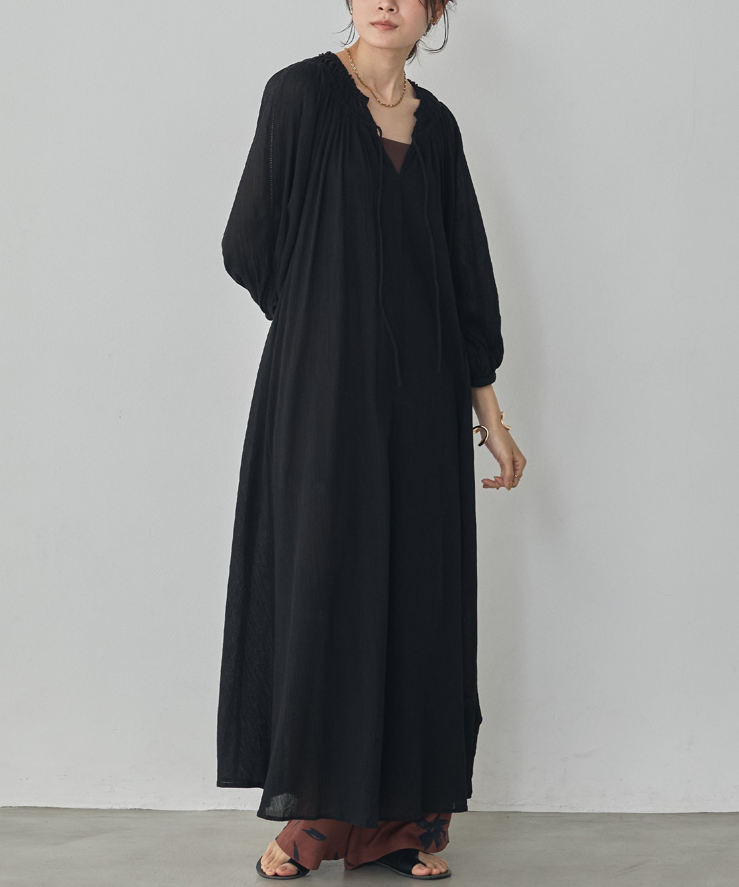 SKIPPER NECK GATHERED DRESS
