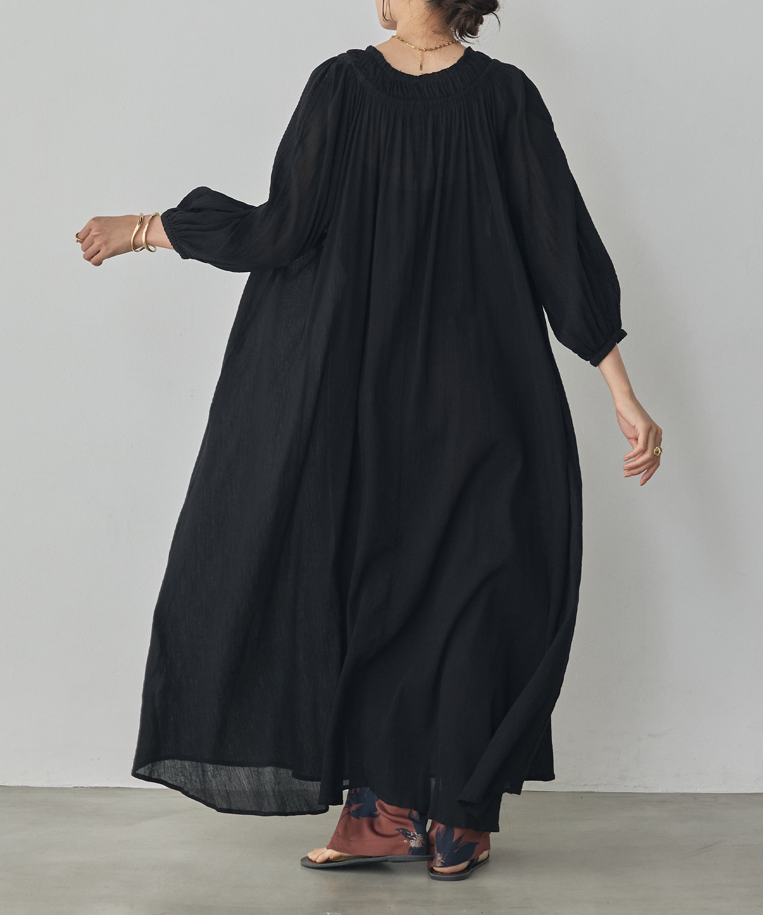 SKIPPER NECK GATHERED DRESS