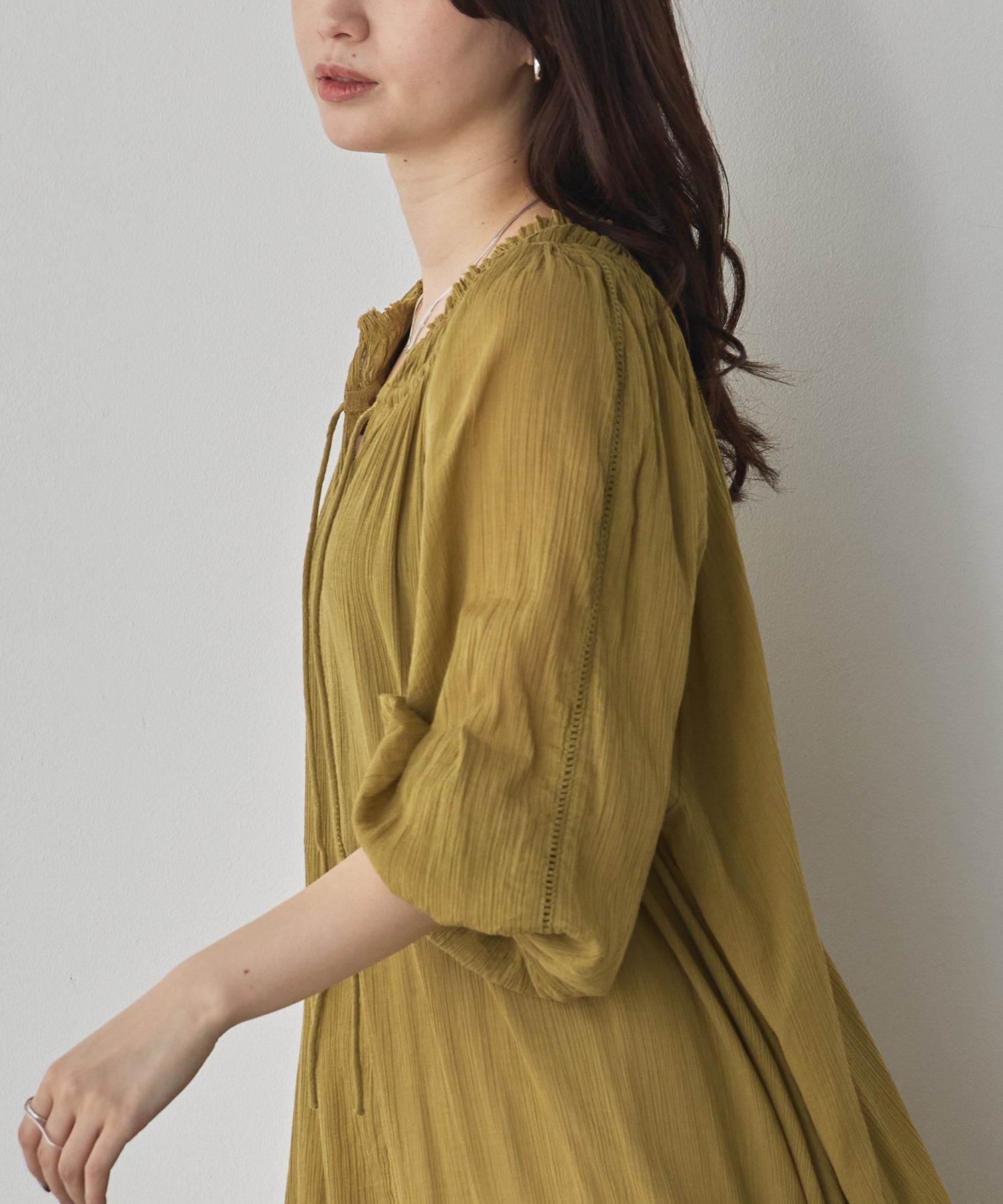SKIPPER NECK GATHERED DRESS
