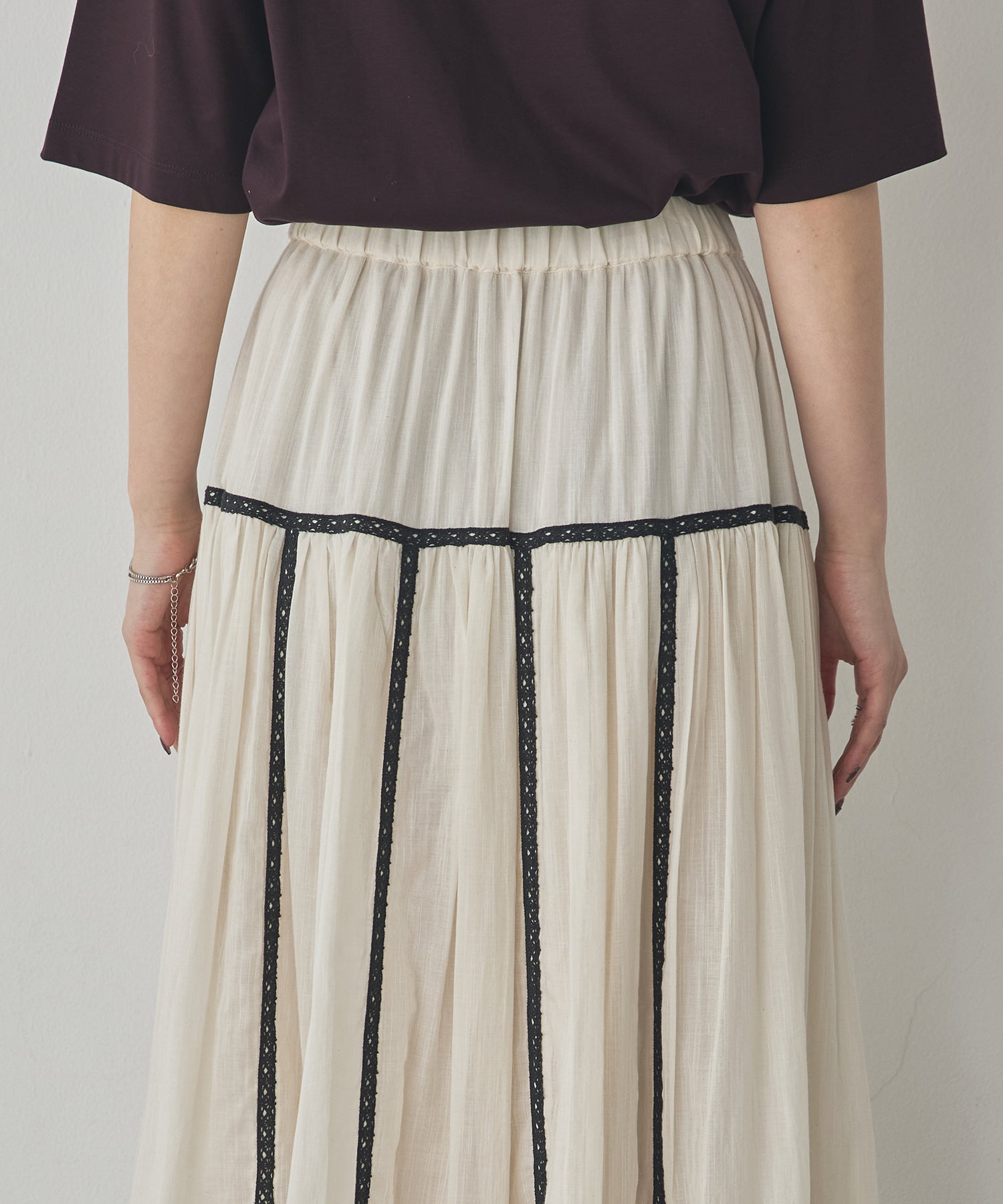LACE-PATTERNED TIERED SKIRT