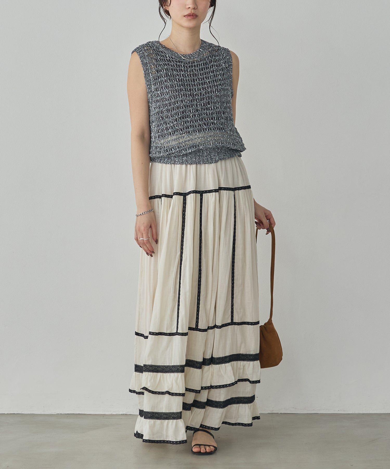LACE-PATTERNED TIERED SKIRT