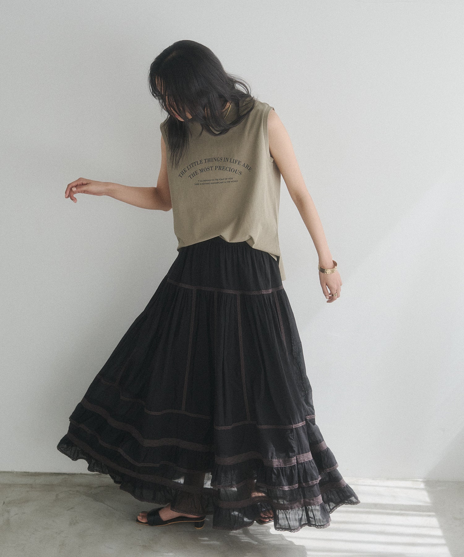 LACE-PATTERNED TIERED SKIRT