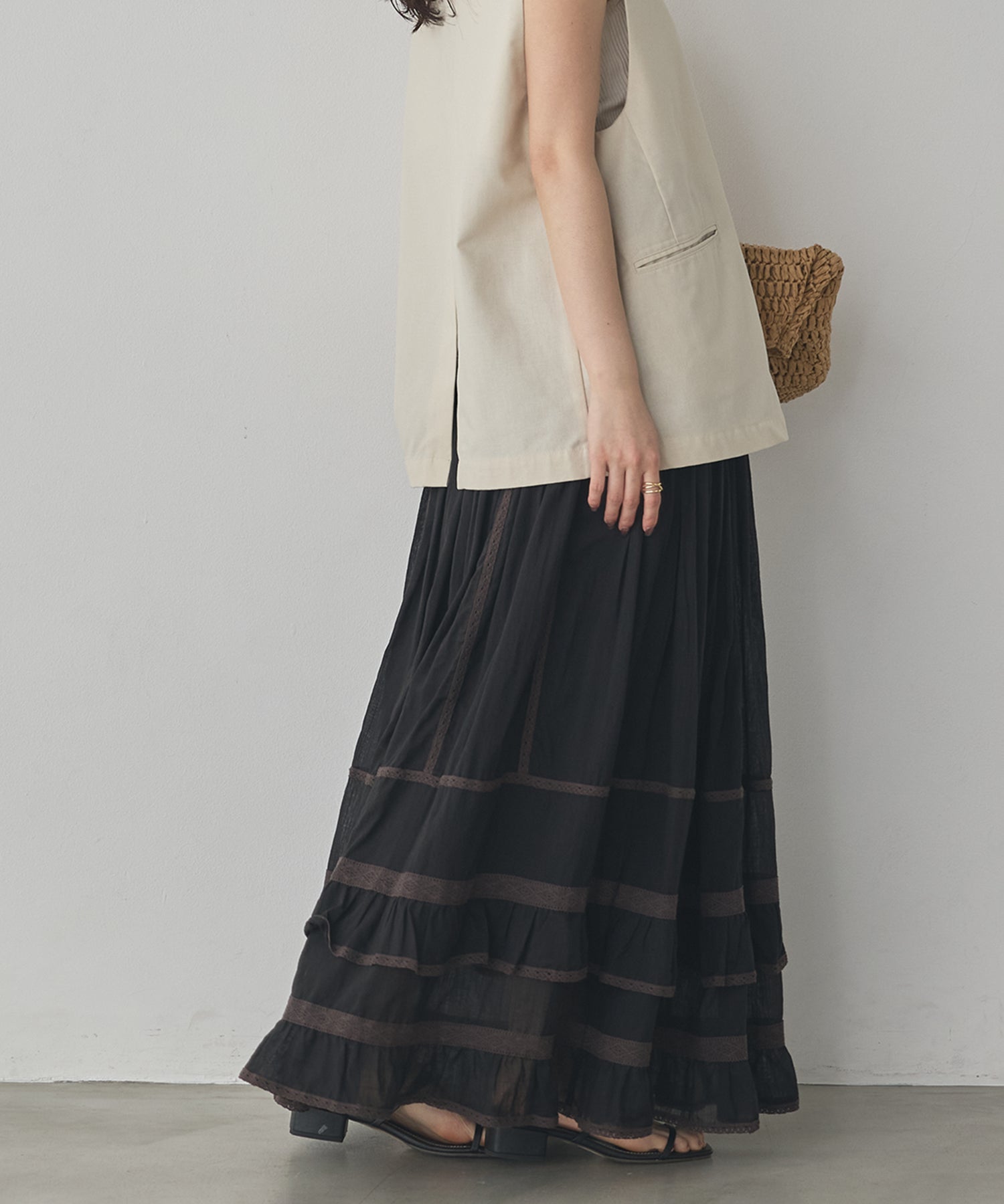 LACE-PATTERNED TIERED SKIRT