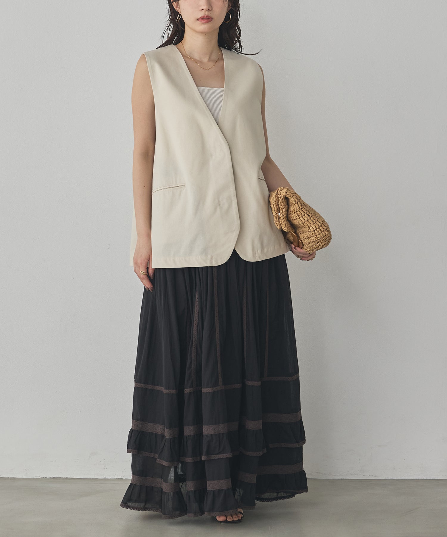 LACE-PATTERNED TIERED SKIRT