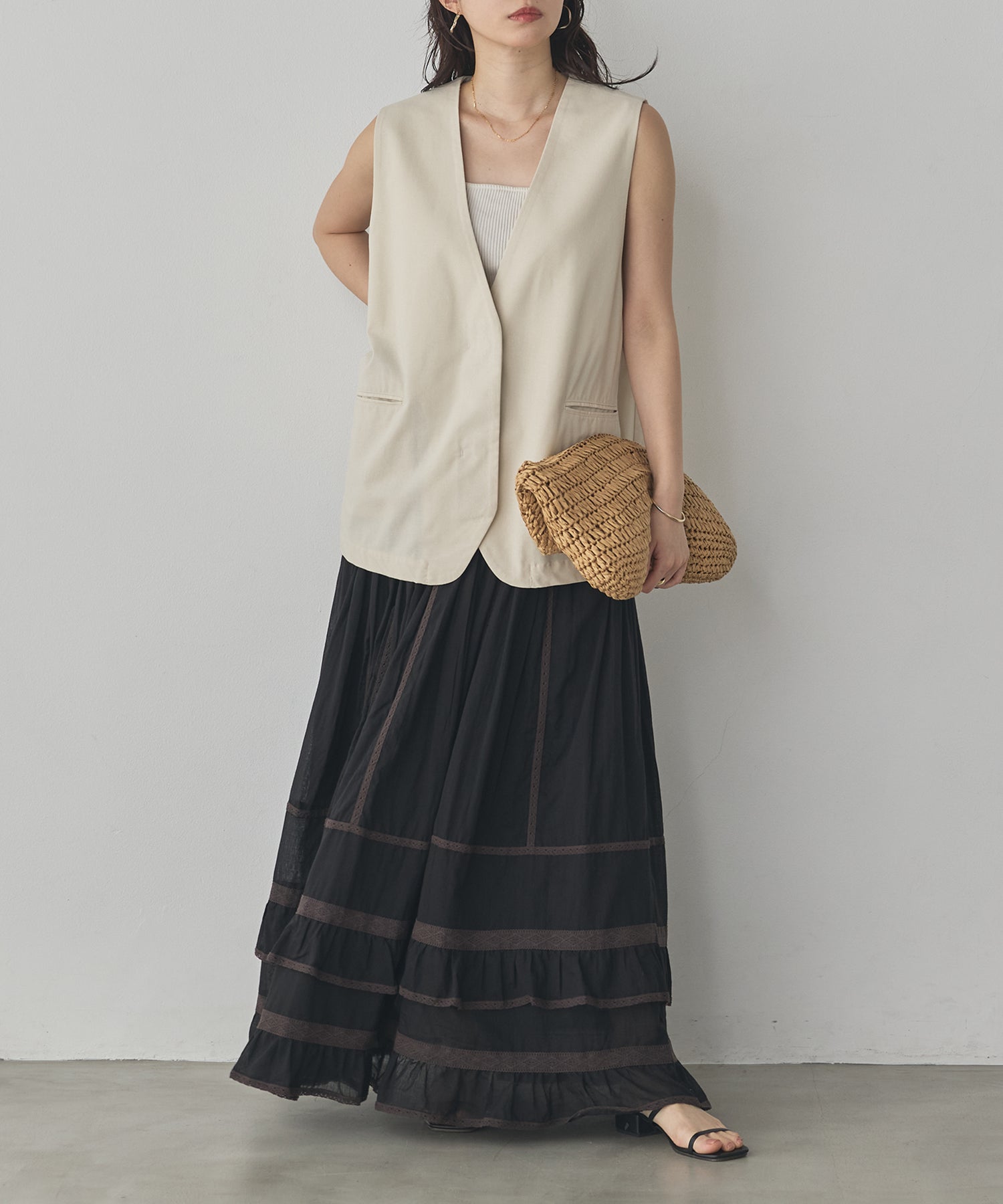 LACE-PATTERNED TIERED SKIRT