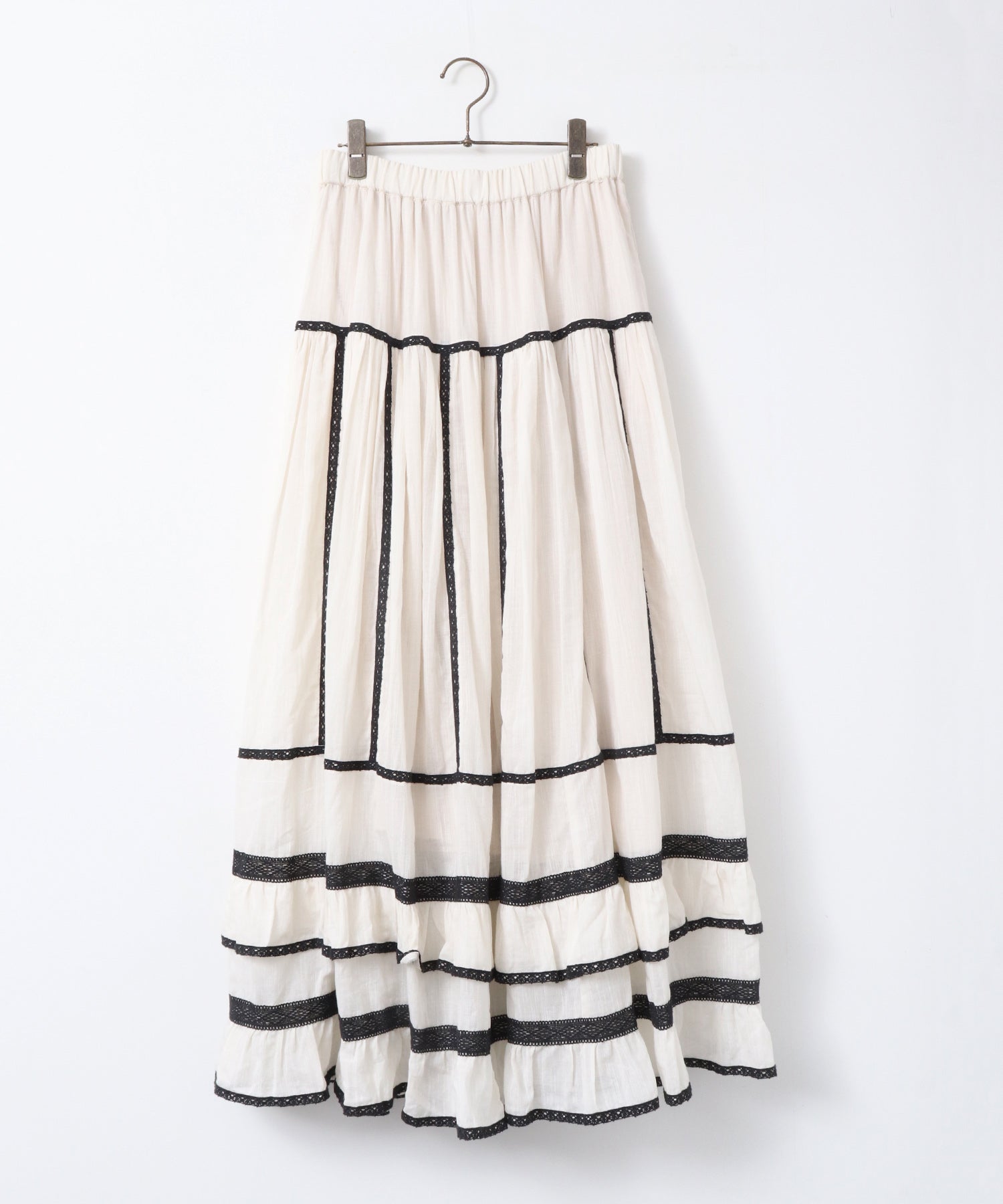 LACE-PATTERNED TIERED SKIRT