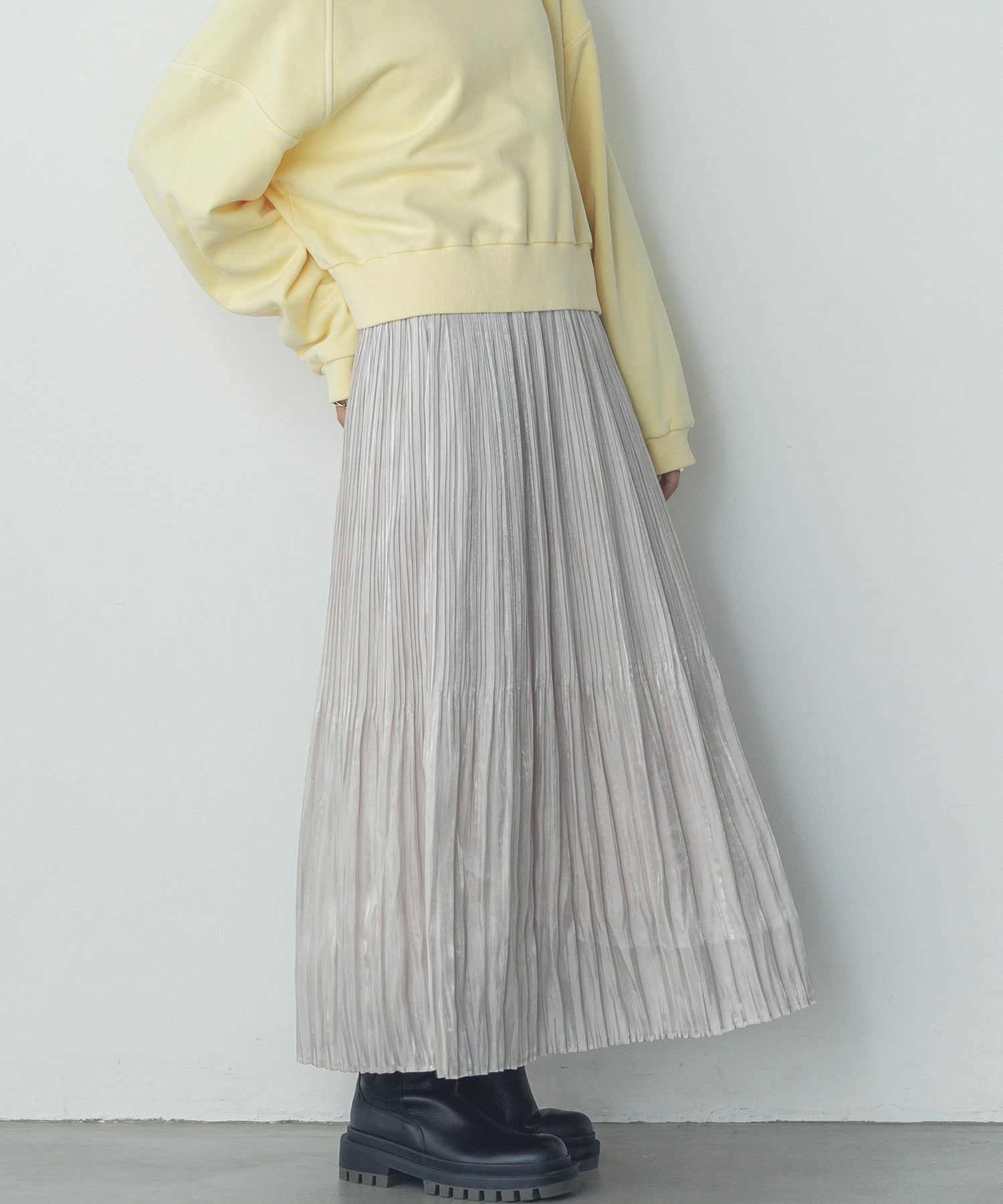 サテンランダムプリーツスカート