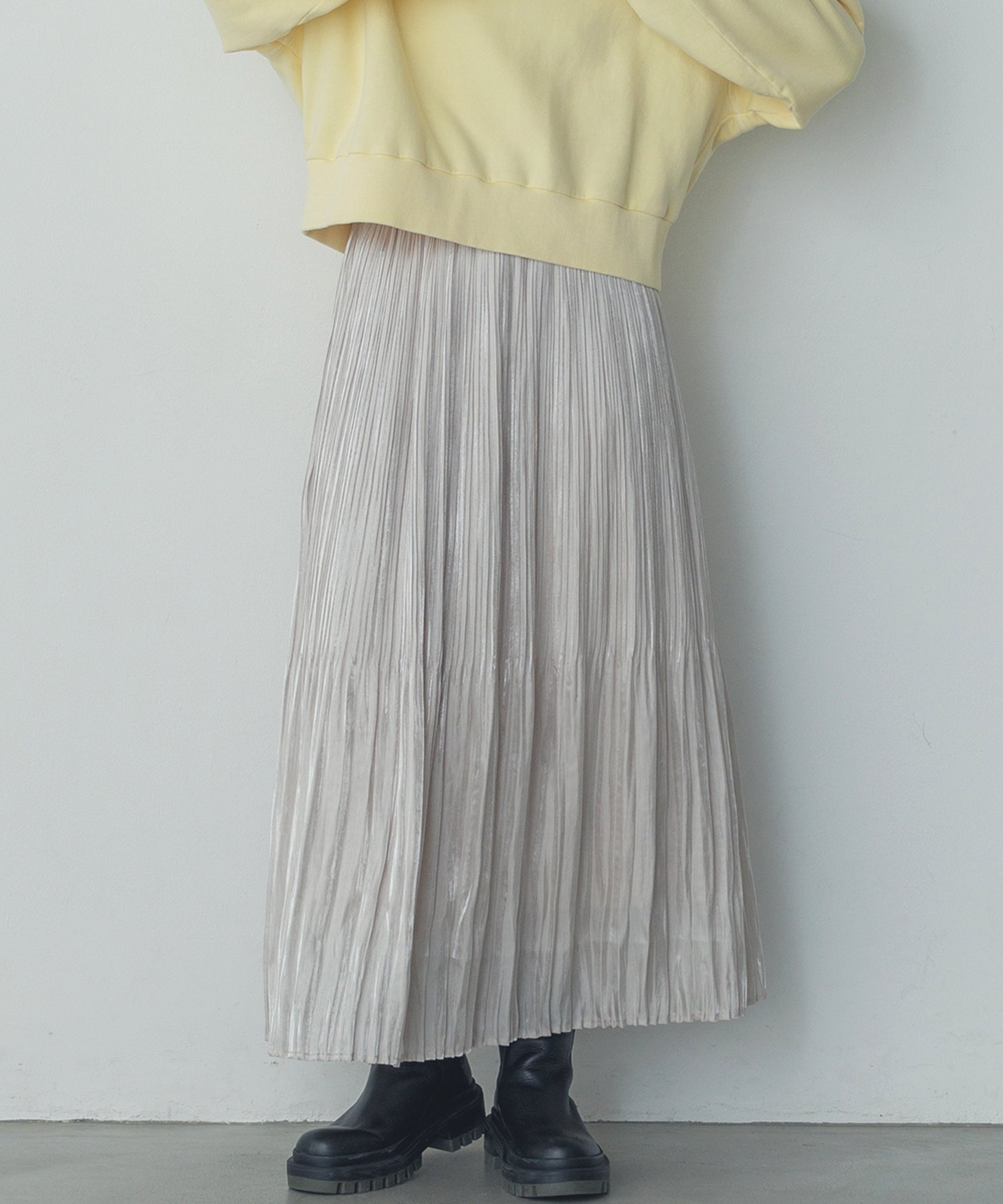 サテンランダムプリーツスカート