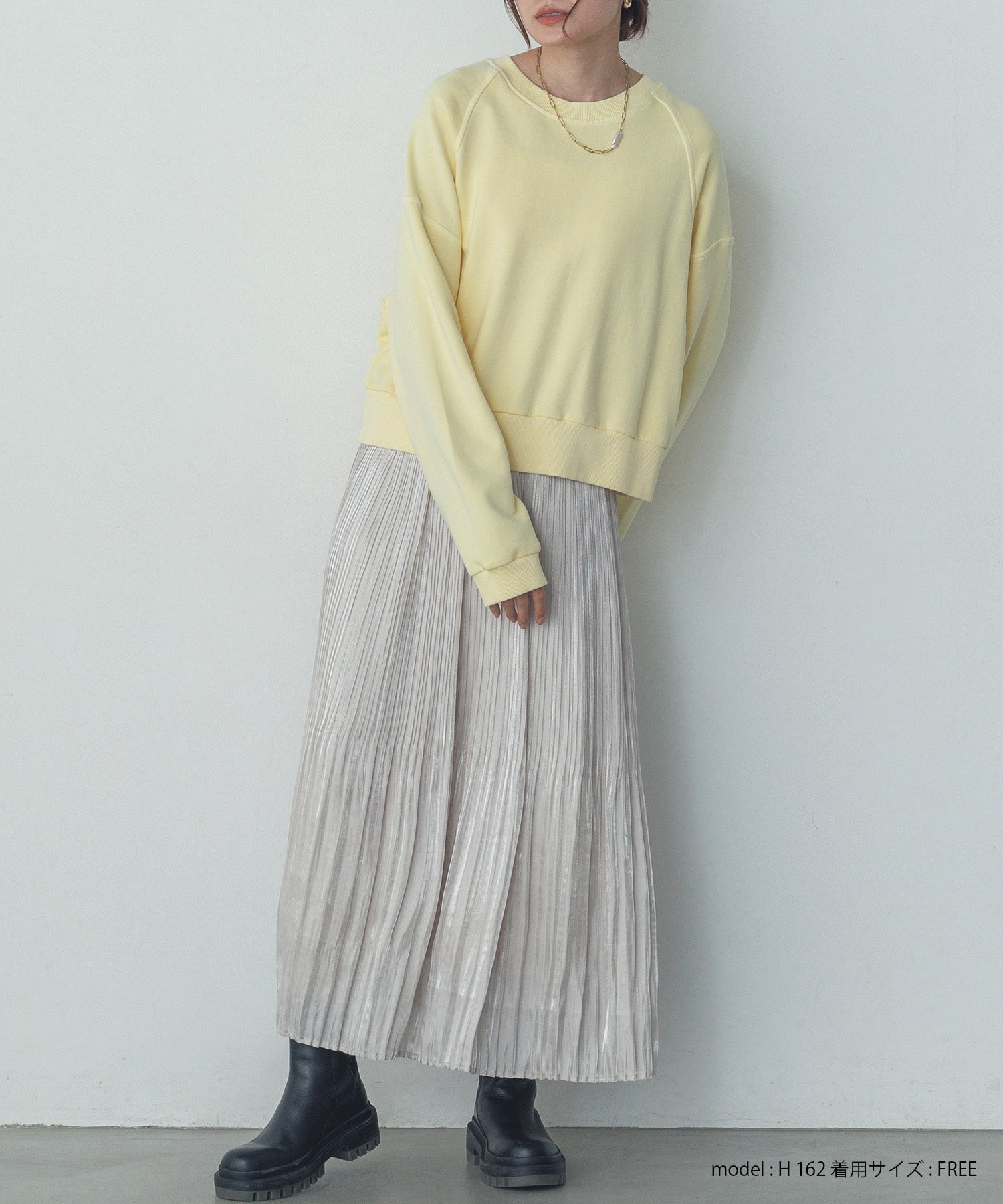 サテンランダムプリーツスカート