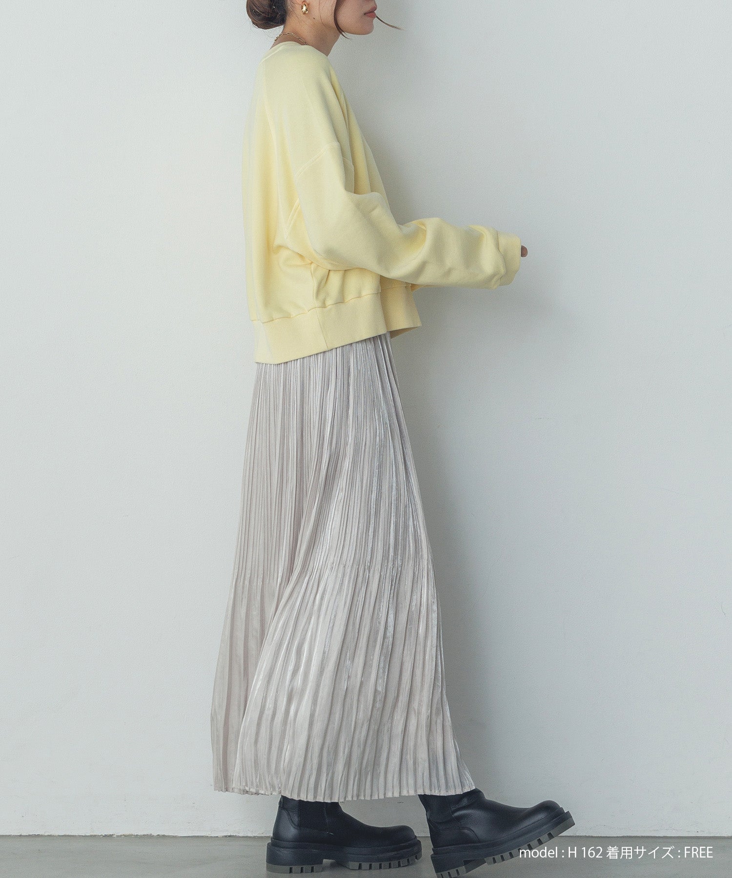 サテンランダムプリーツスカート