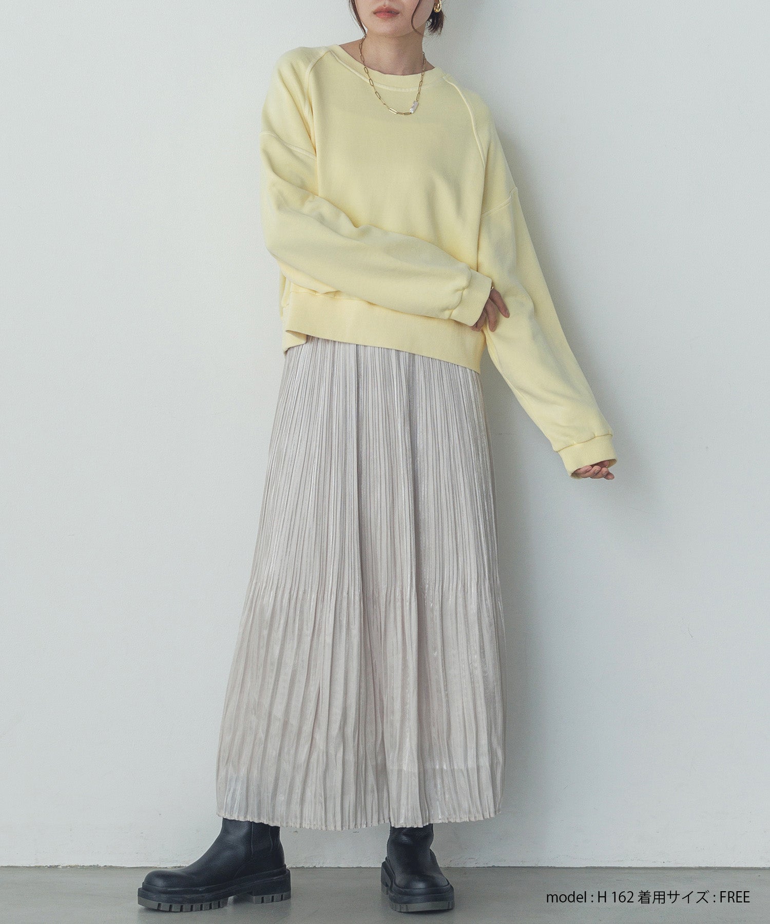 サテンランダムプリーツスカート