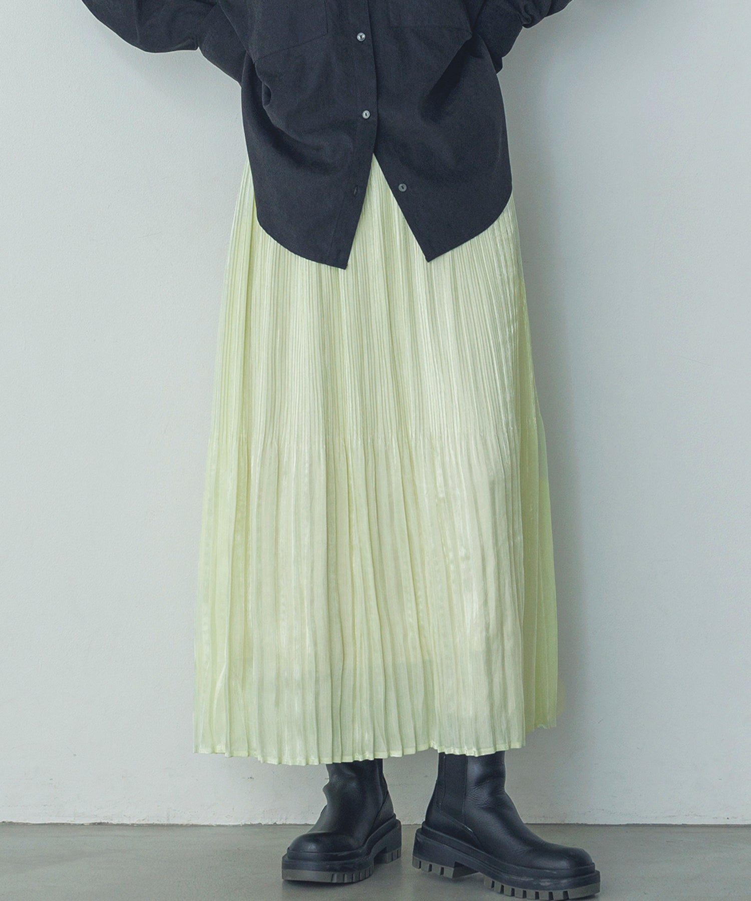 サテンランダムプリーツスカート