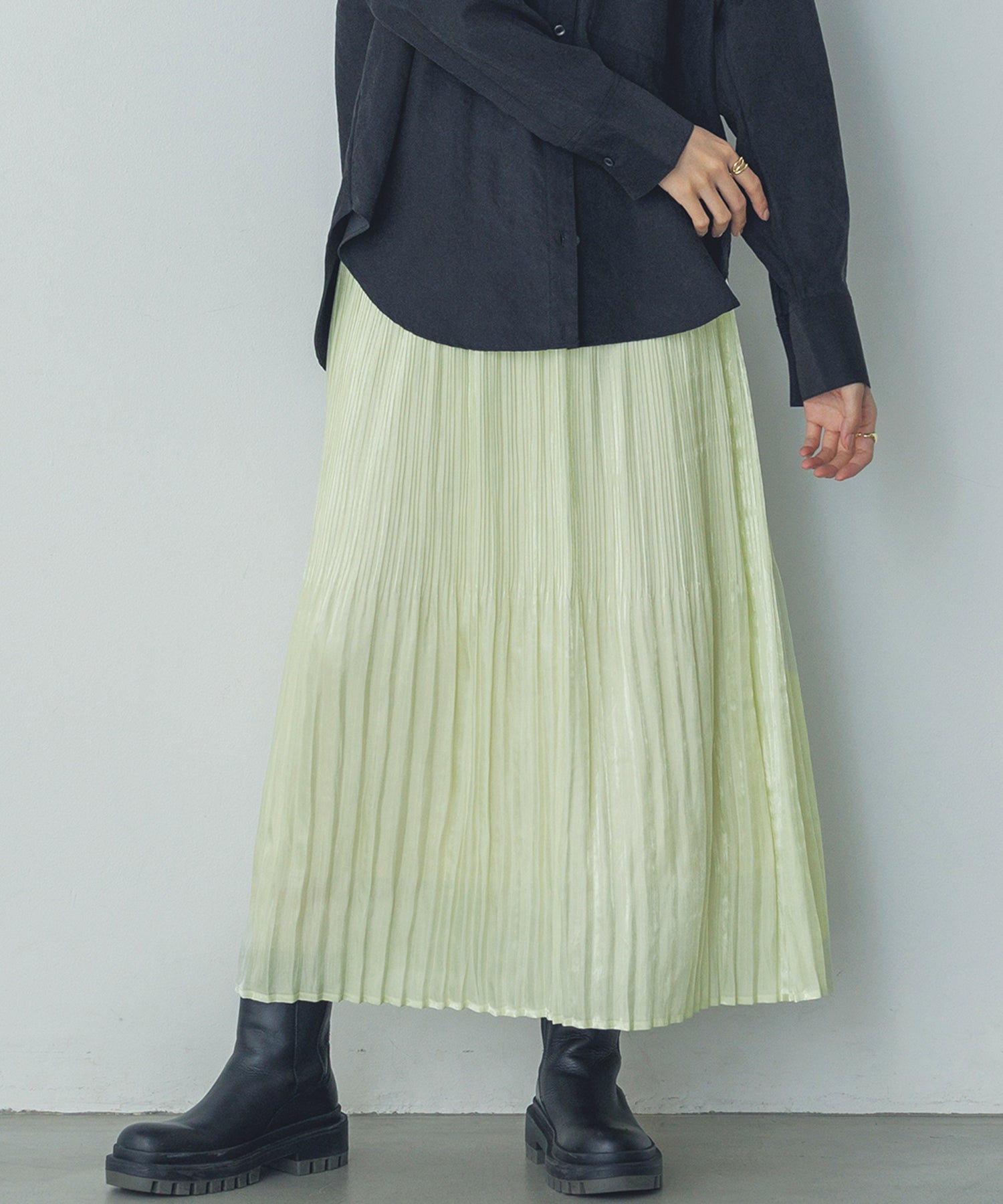 サテンランダムプリーツスカート