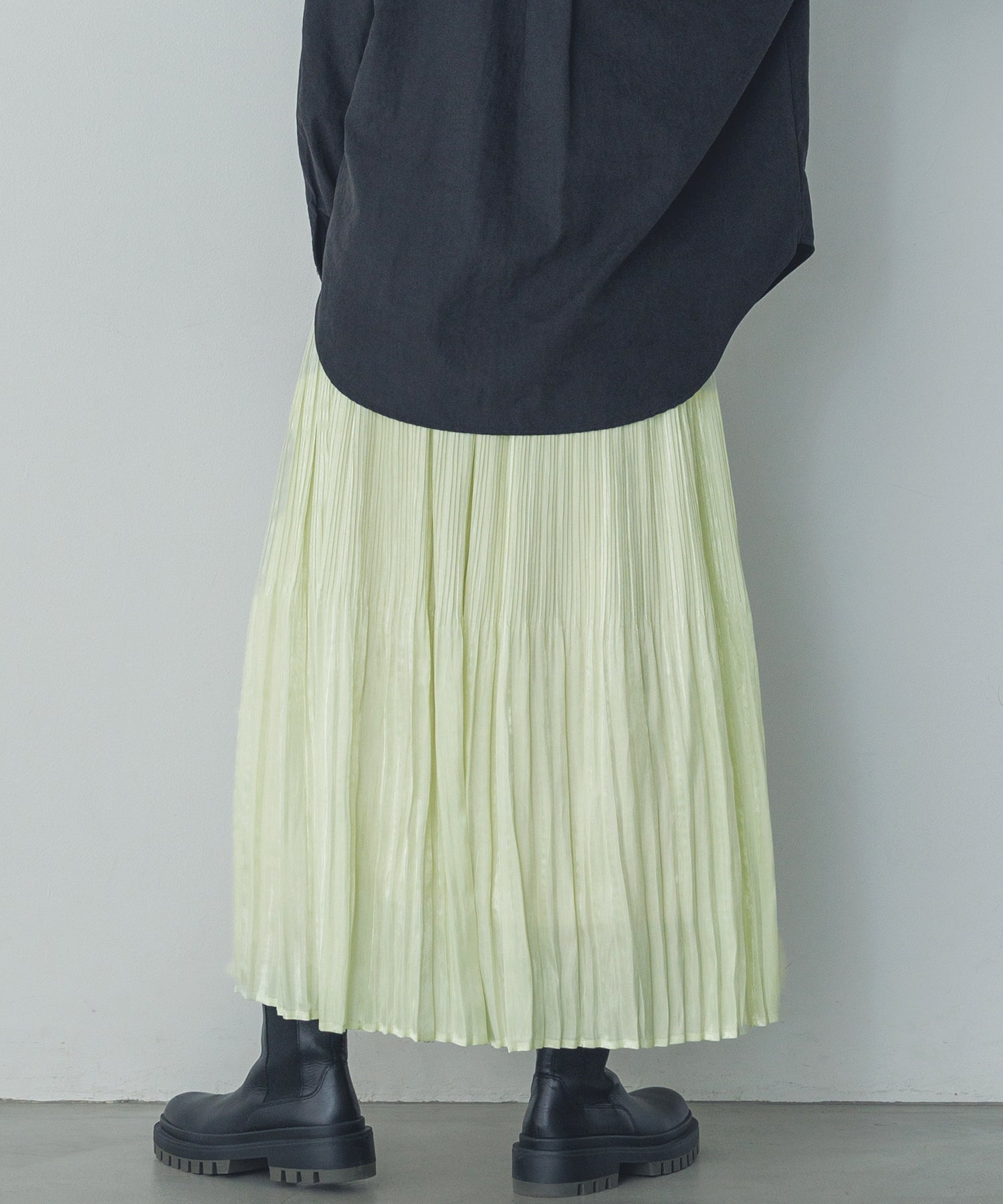 サテンランダムプリーツスカート