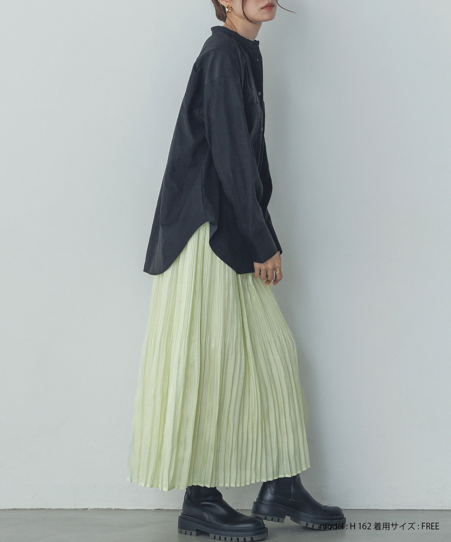 サテンランダムプリーツスカート