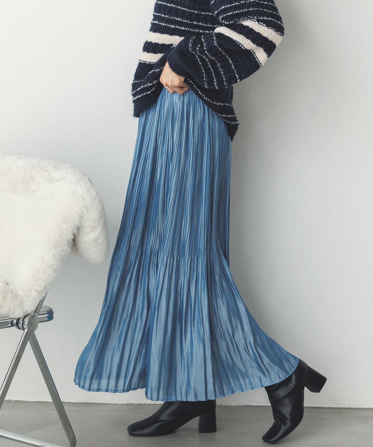 サテンランダムプリーツスカート