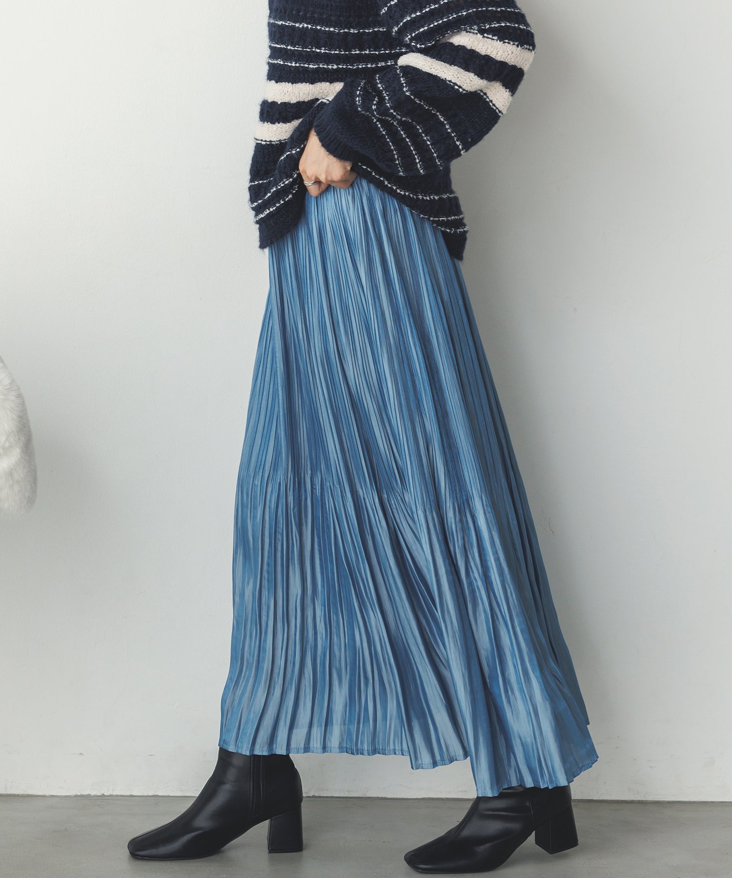 サテンランダムプリーツスカート