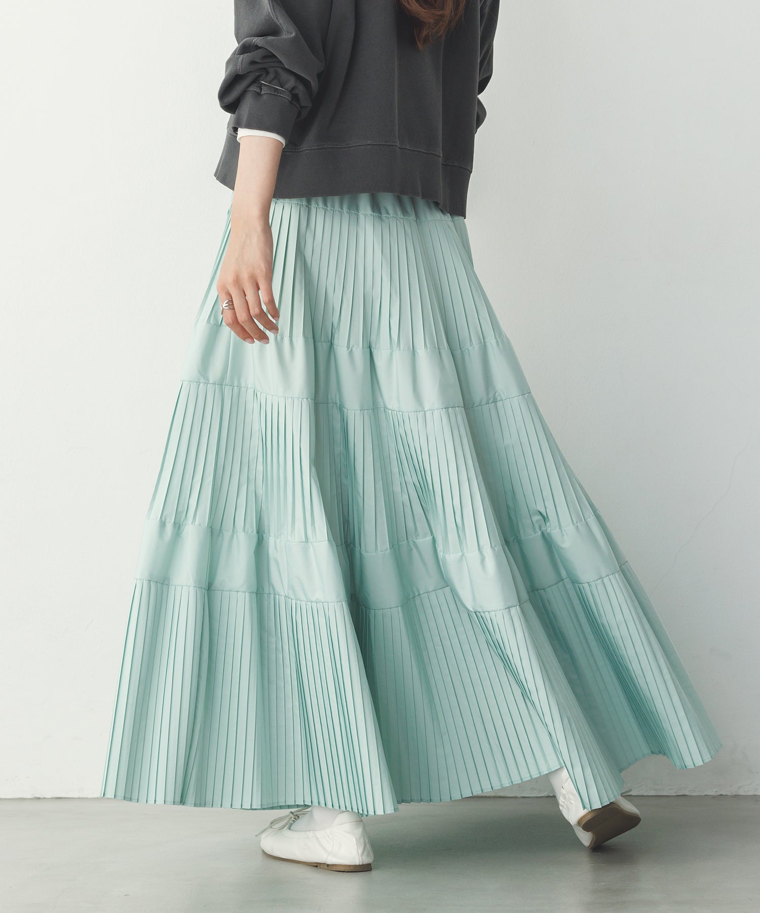 PLEATED TIERED SKIRT