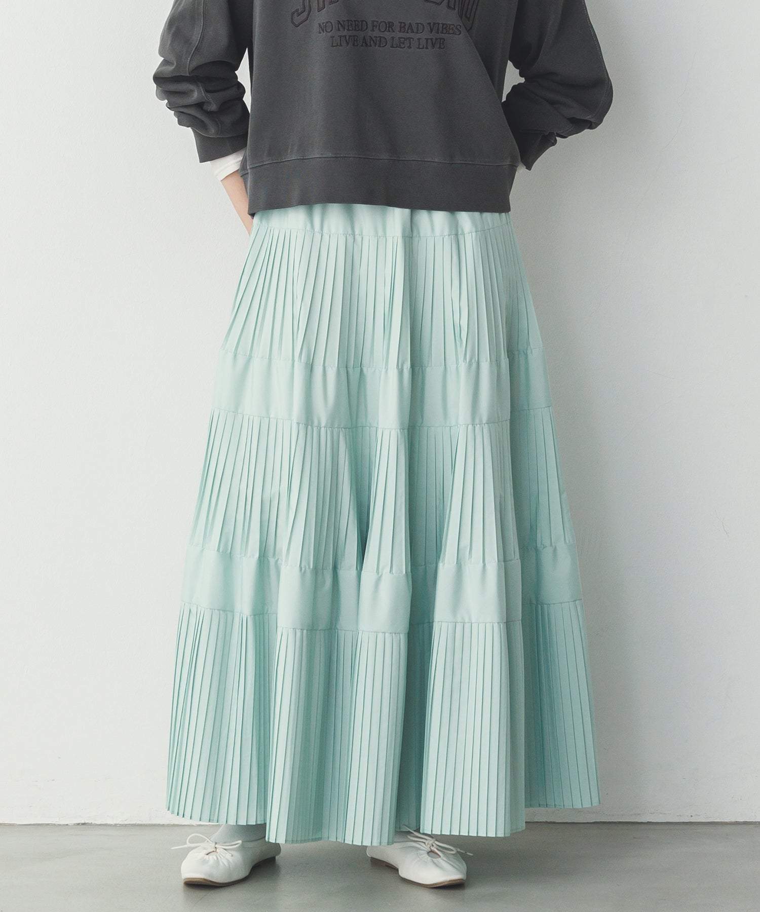 PLEATED TIERED SKIRT