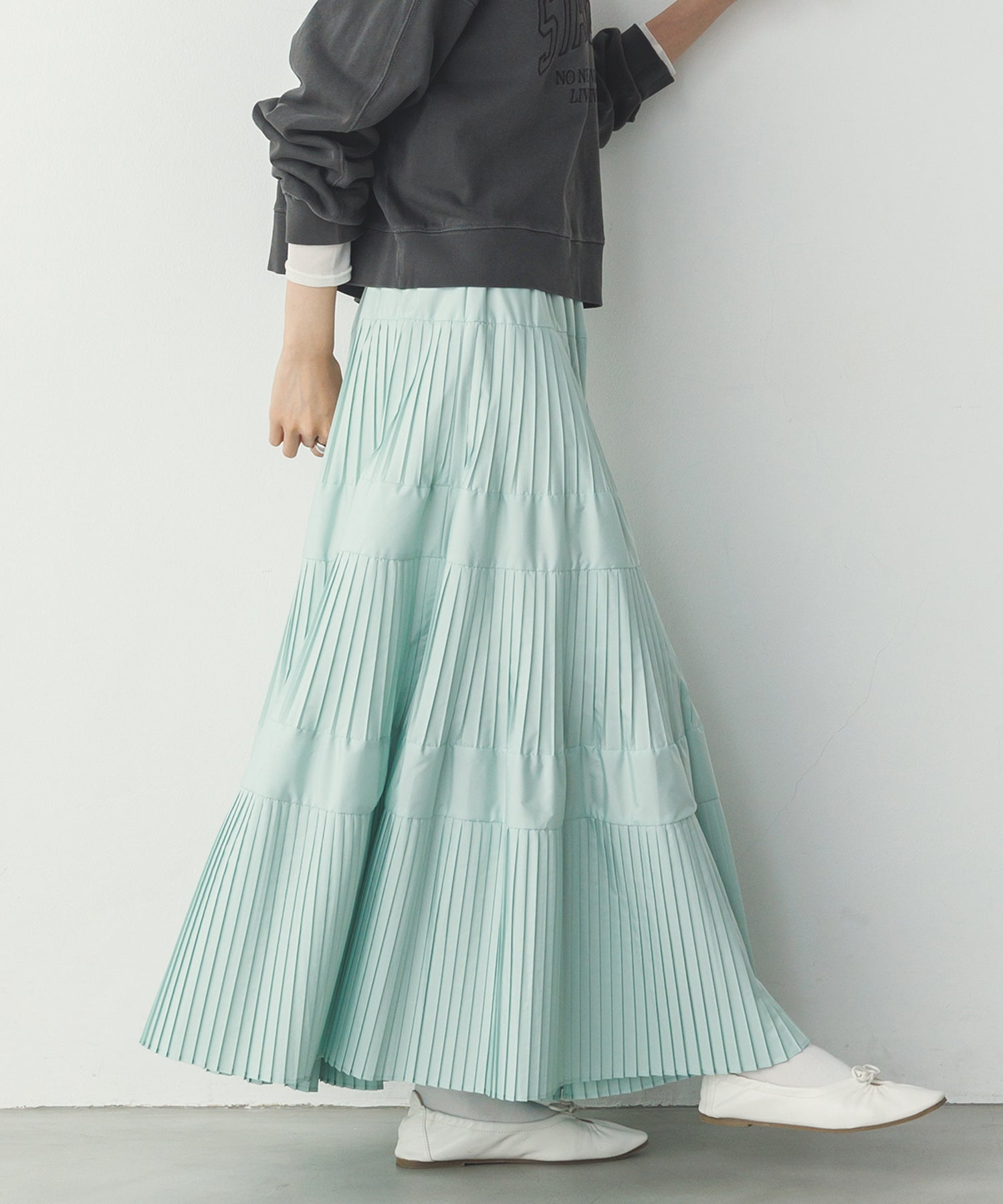 PLEATED TIERED SKIRT