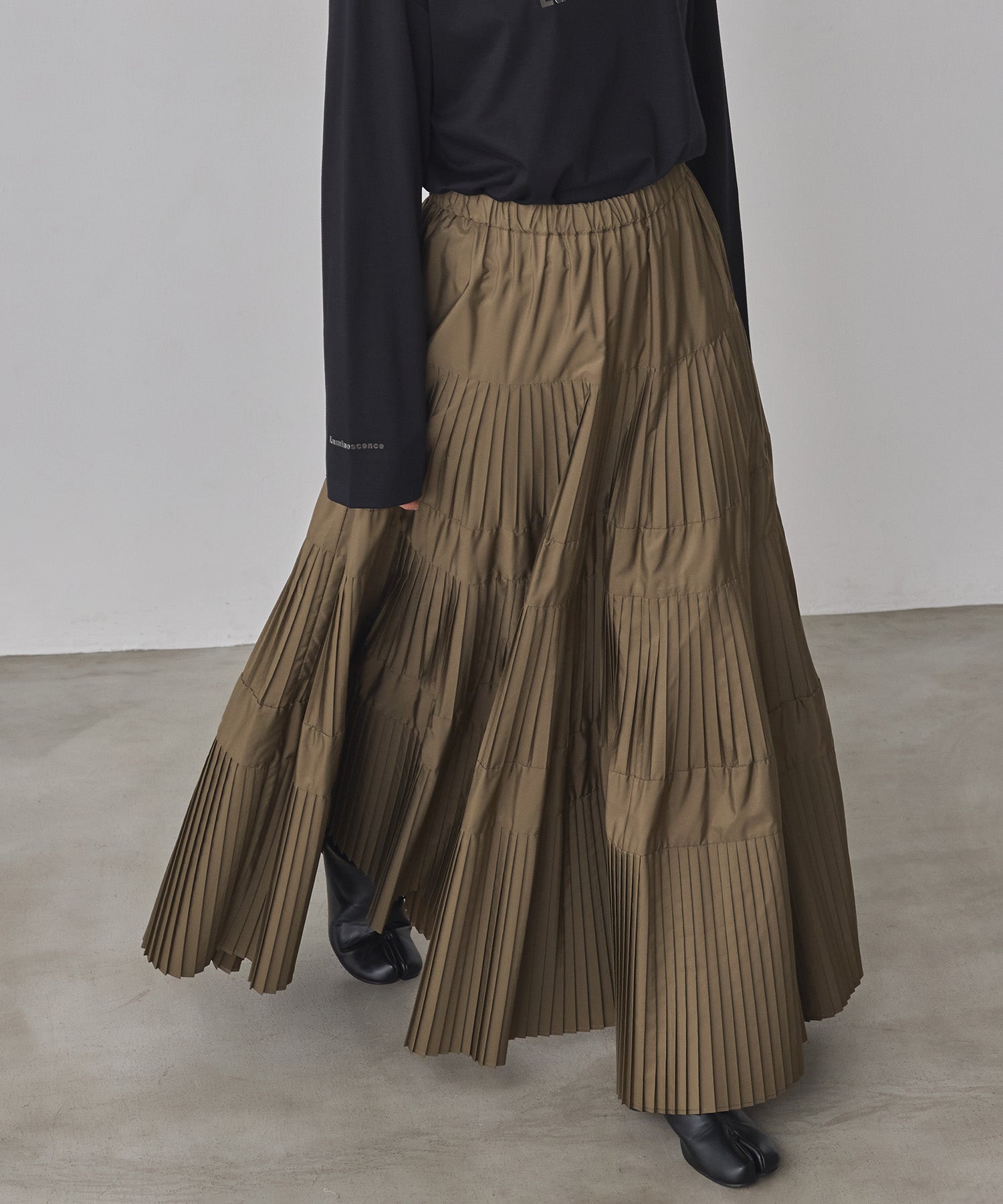 PLEATED TIERED SKIRT