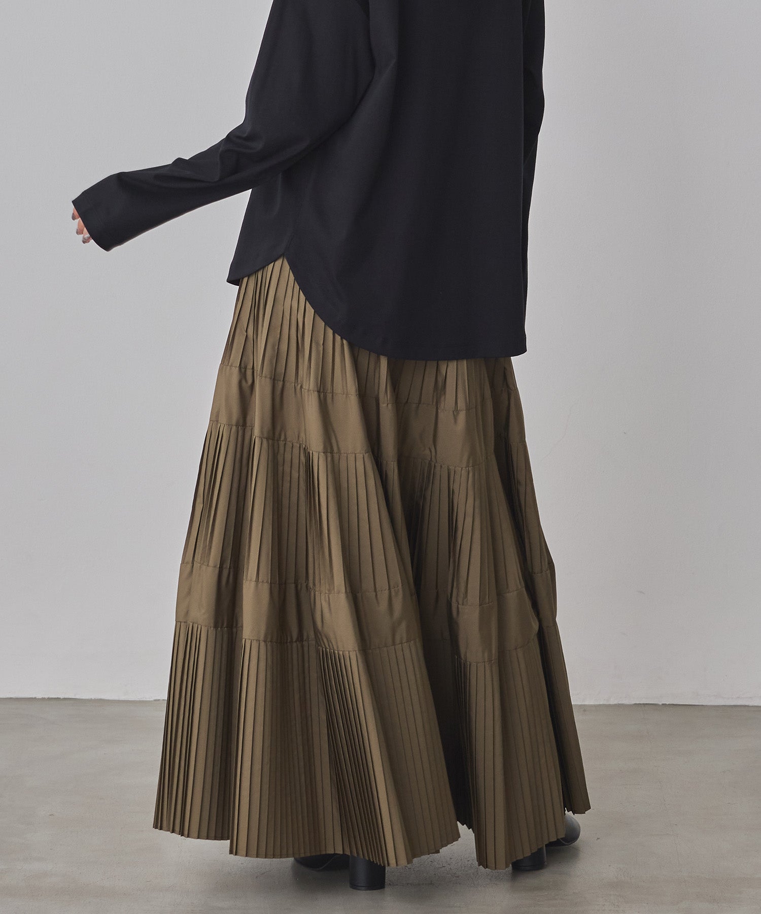 PLEATED TIERED SKIRT
