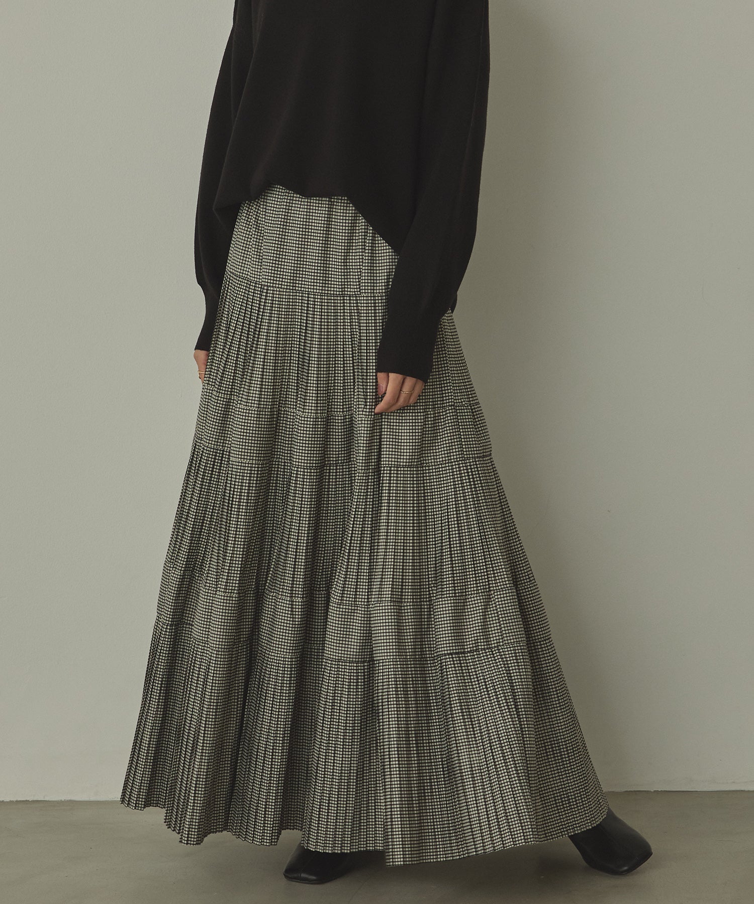 PLEATED TIERED SKIRT