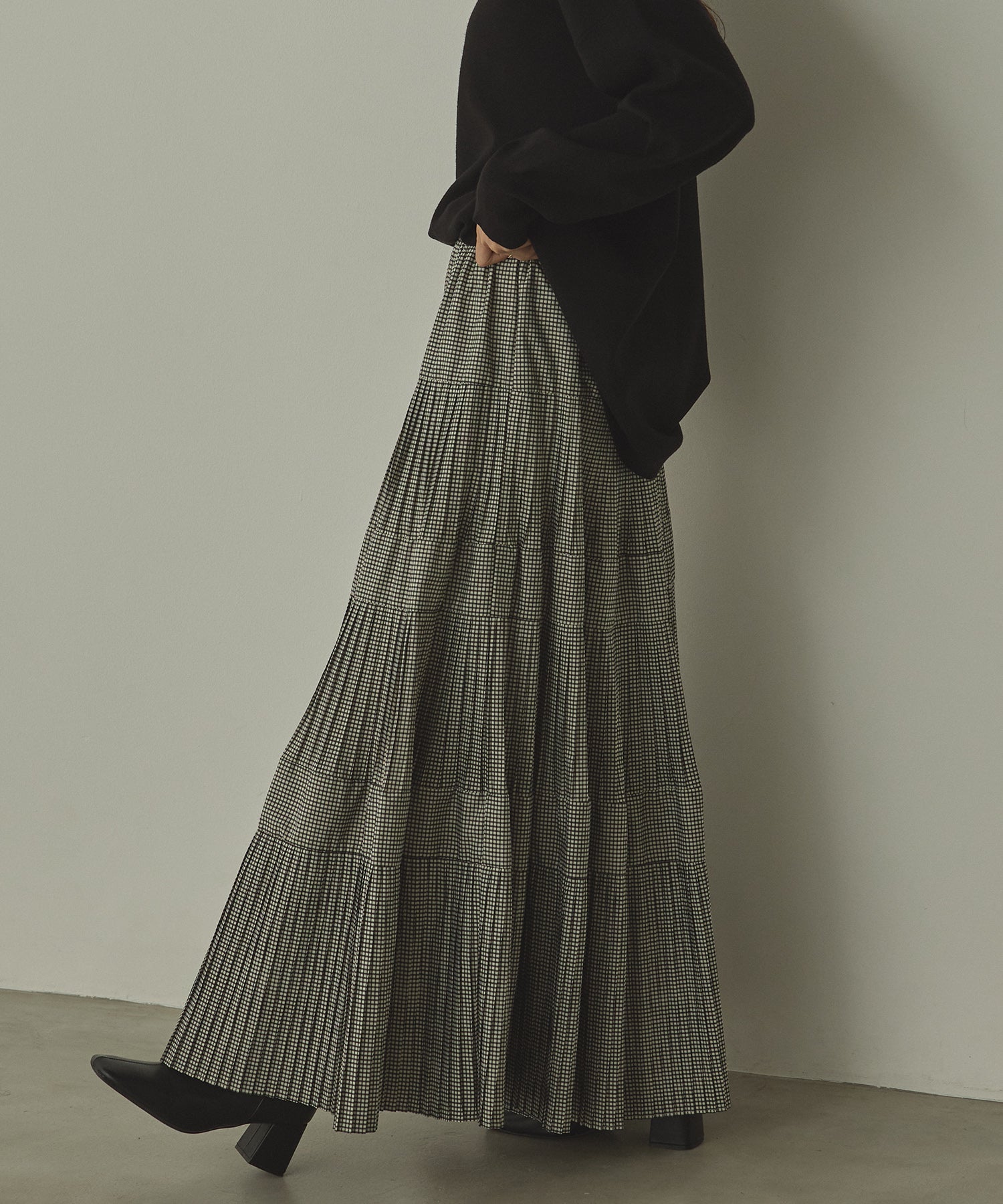 PLEATED TIERED SKIRT