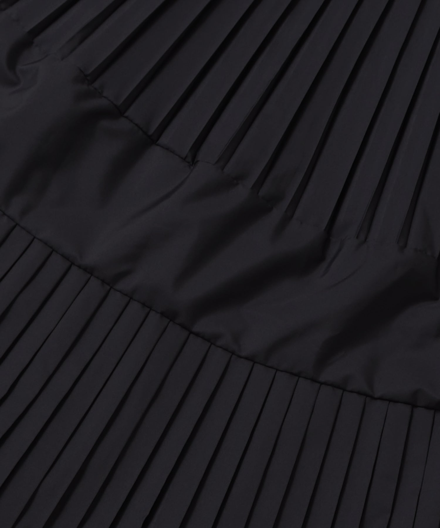 PLEATED TIERED SKIRT