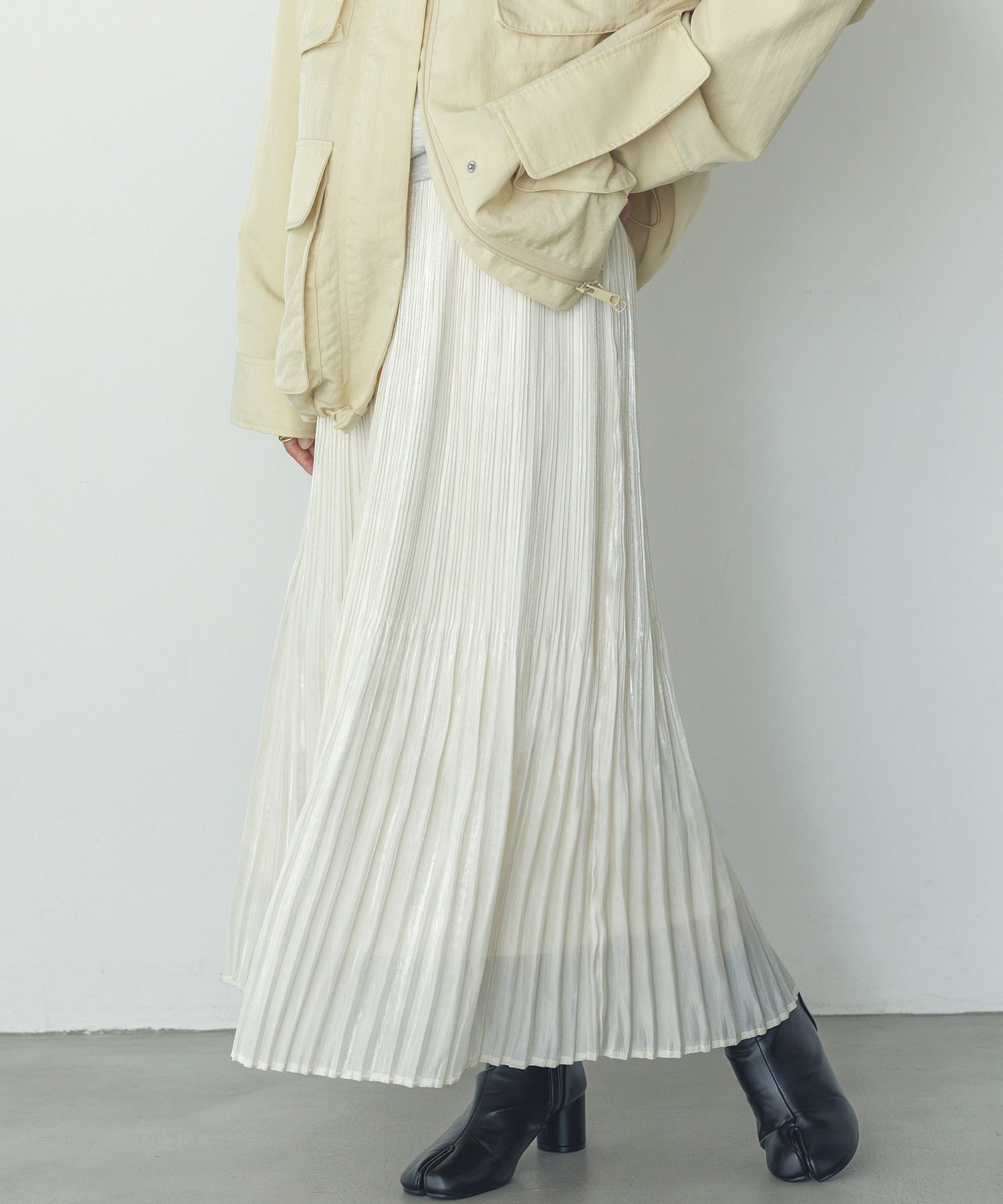 サテンランダムプリーツスカート