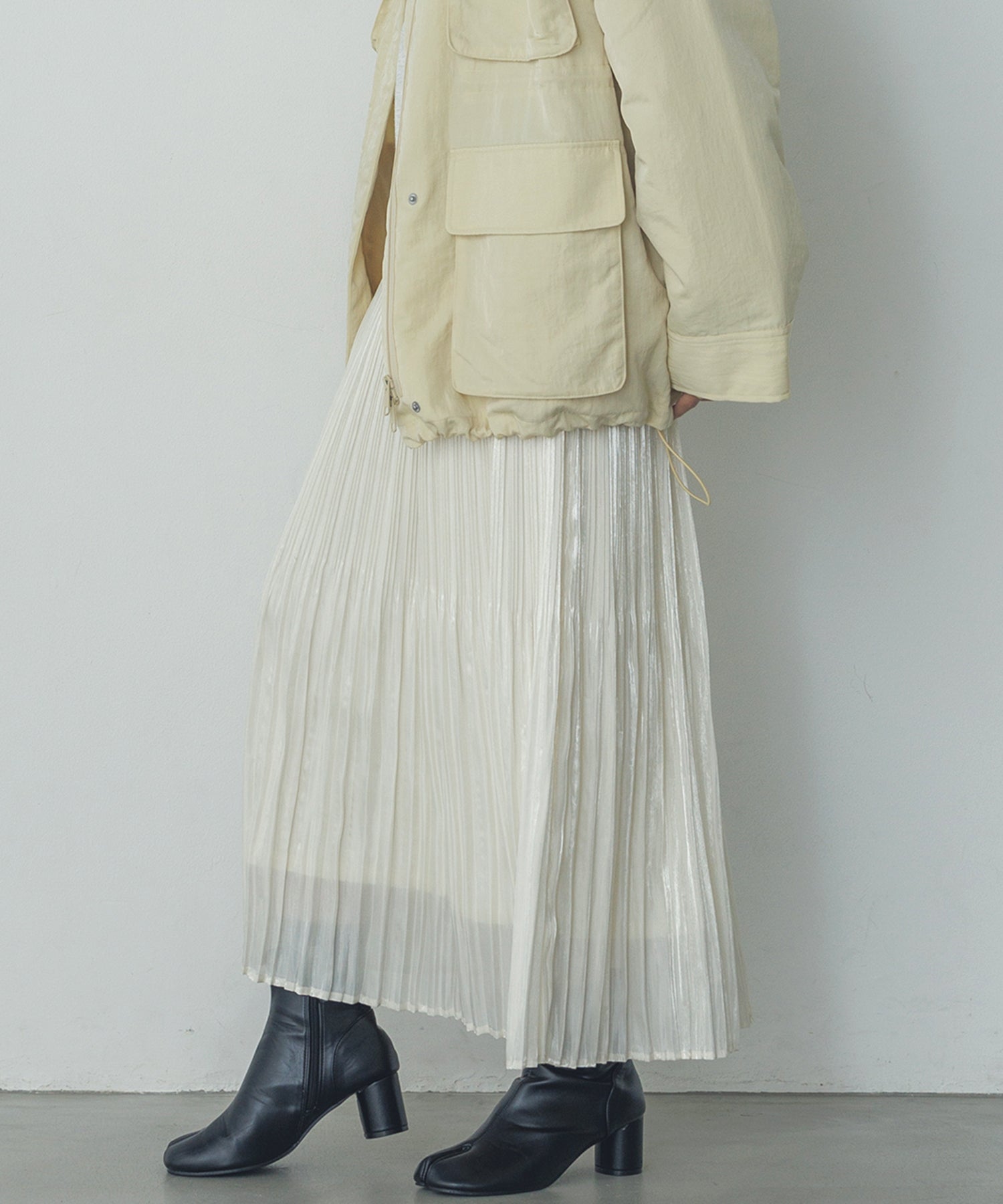 サテンランダムプリーツスカート