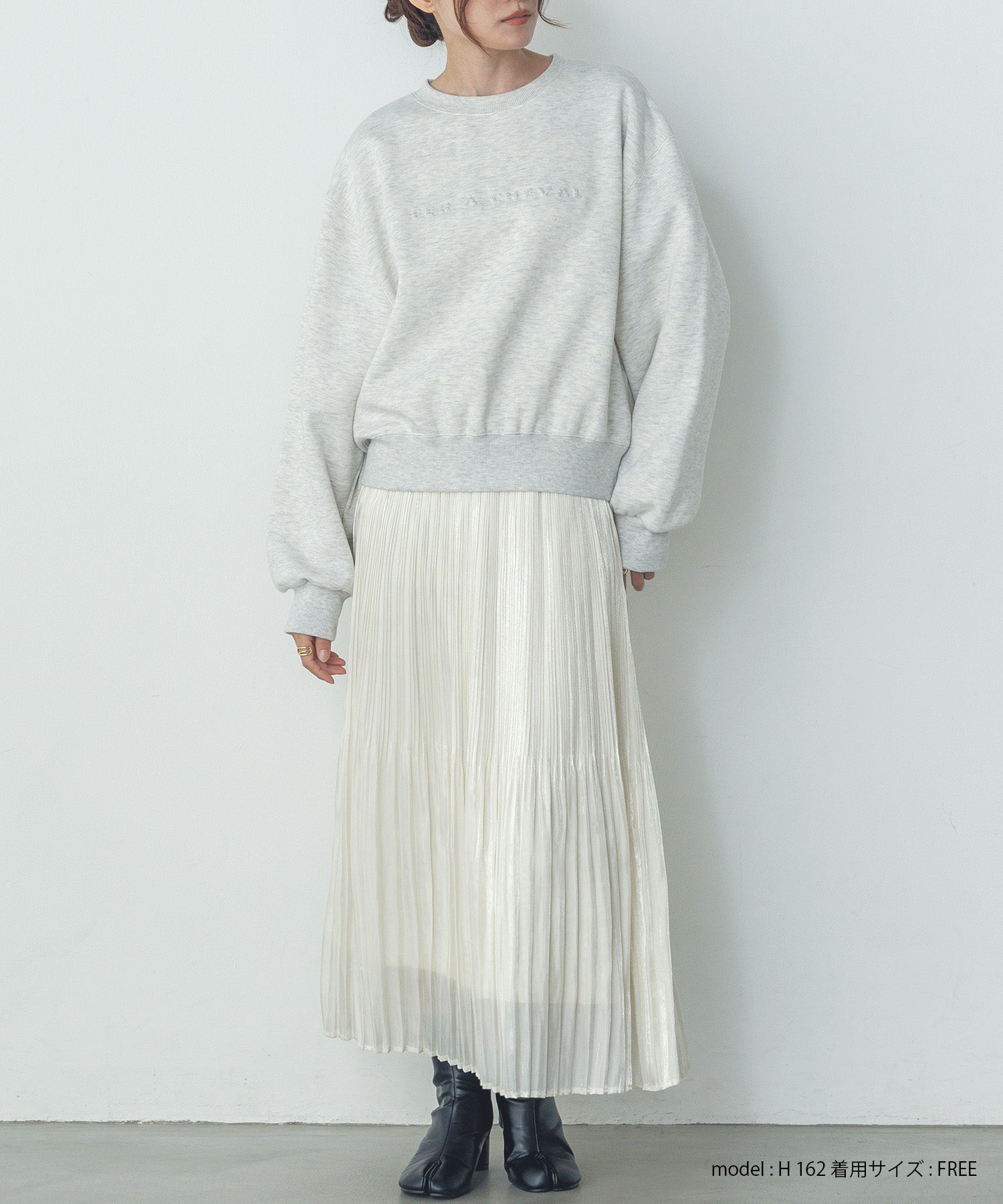 サテンランダムプリーツスカート