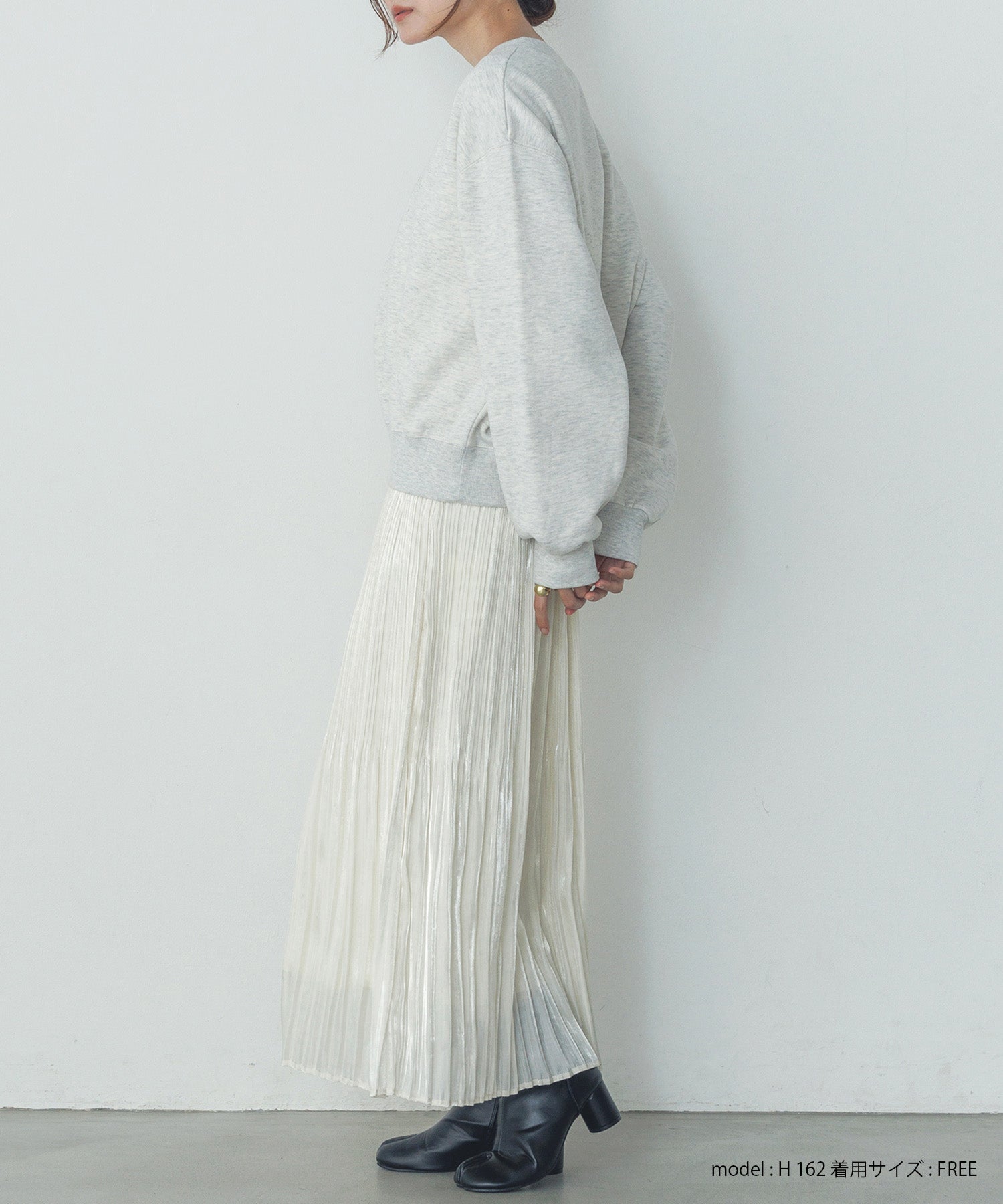 サテンランダムプリーツスカート