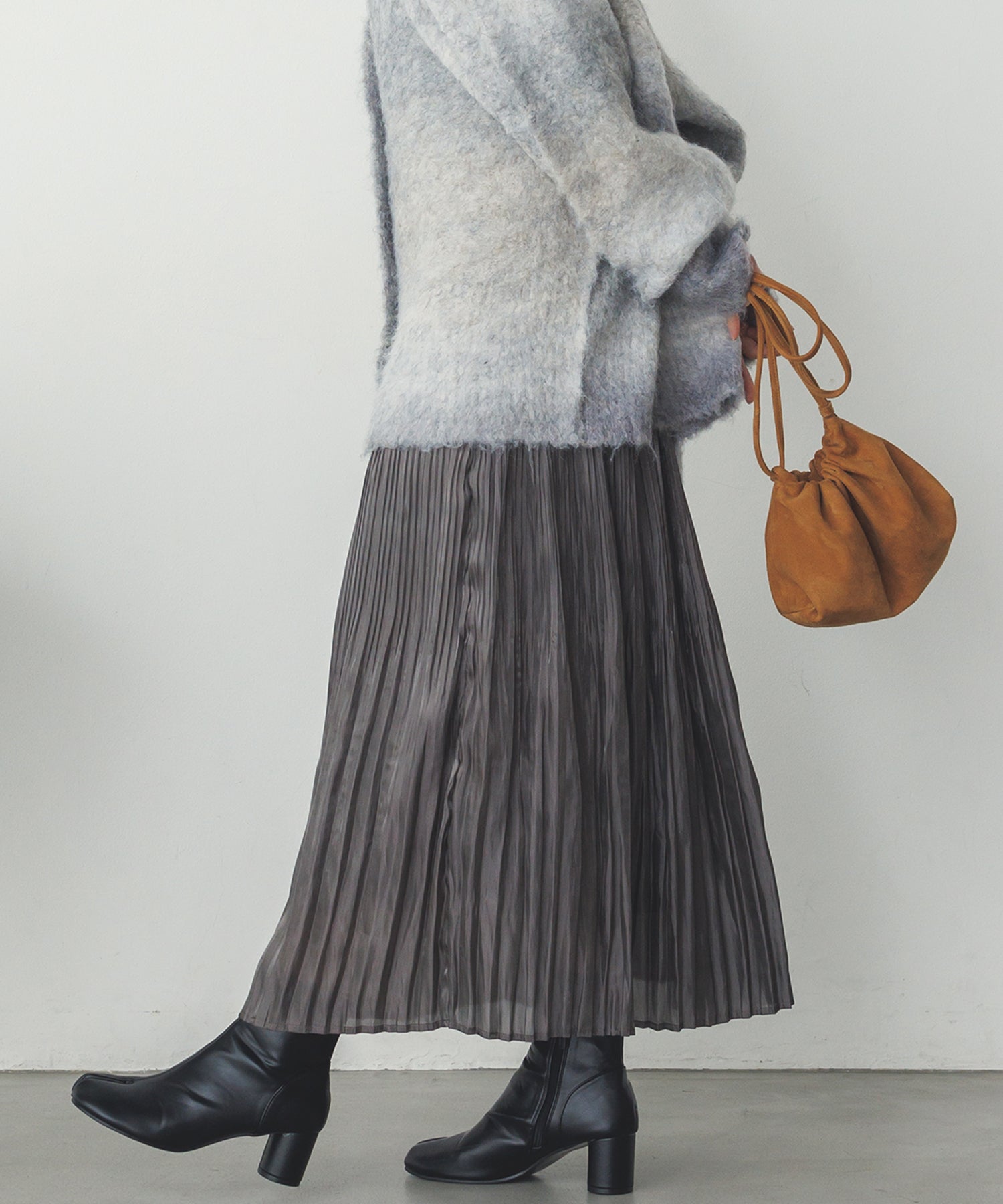 サテンランダムプリーツスカート