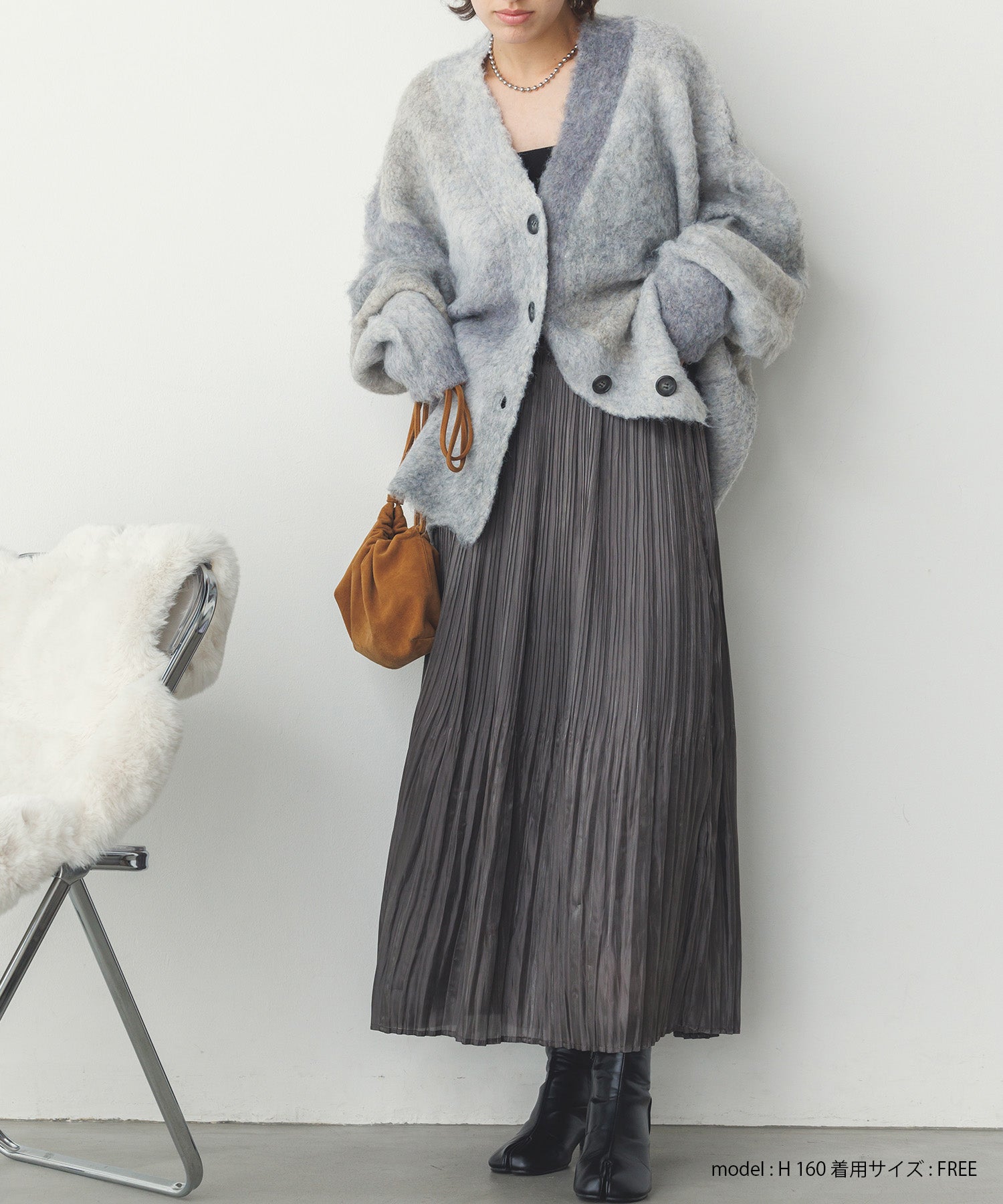 サテンランダムプリーツスカート