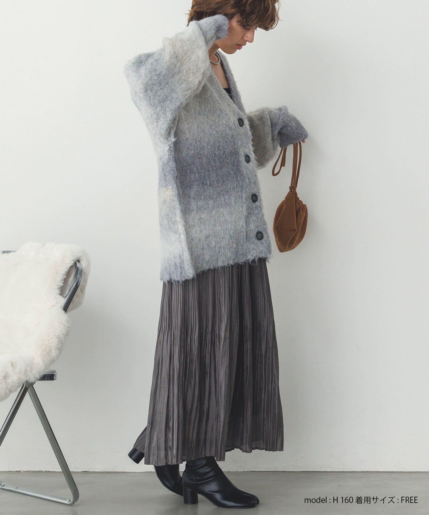 サテンランダムプリーツスカート