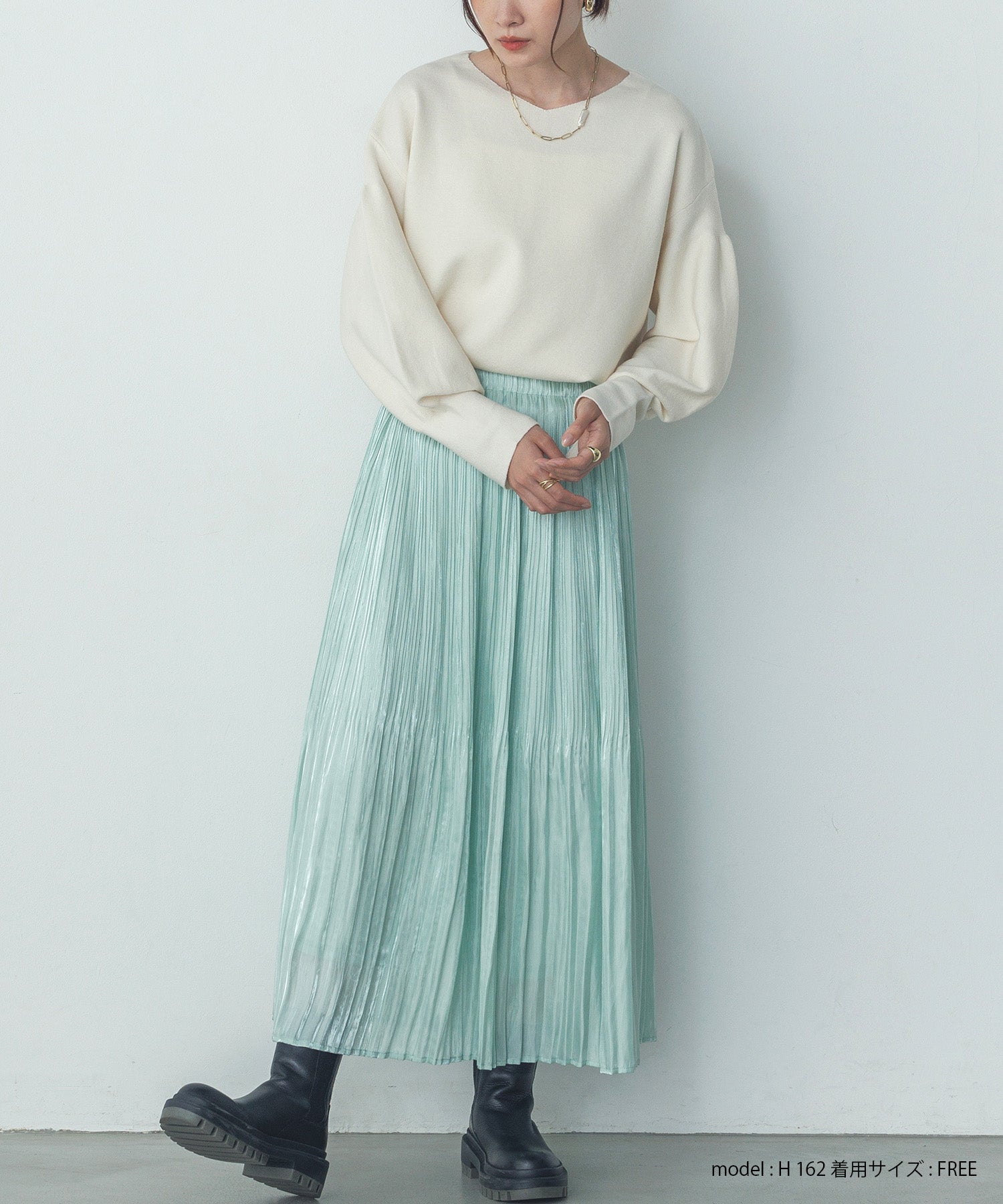 サテンランダムプリーツスカート