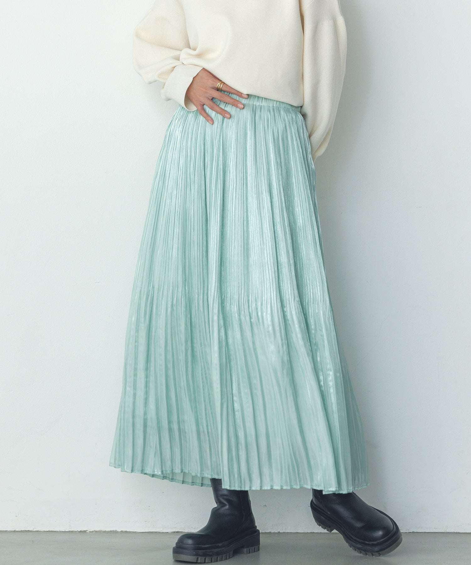 サテンランダムプリーツスカート