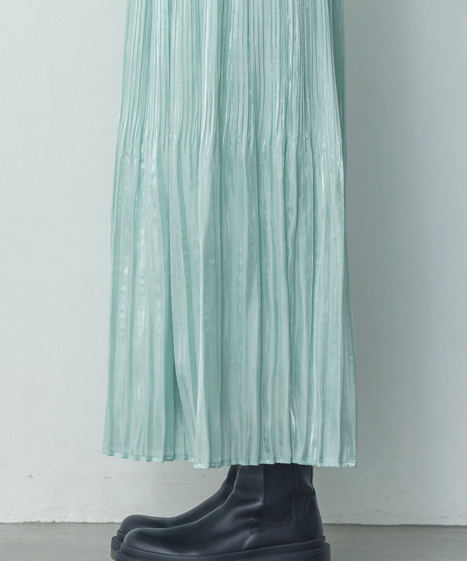 サテンランダムプリーツスカート