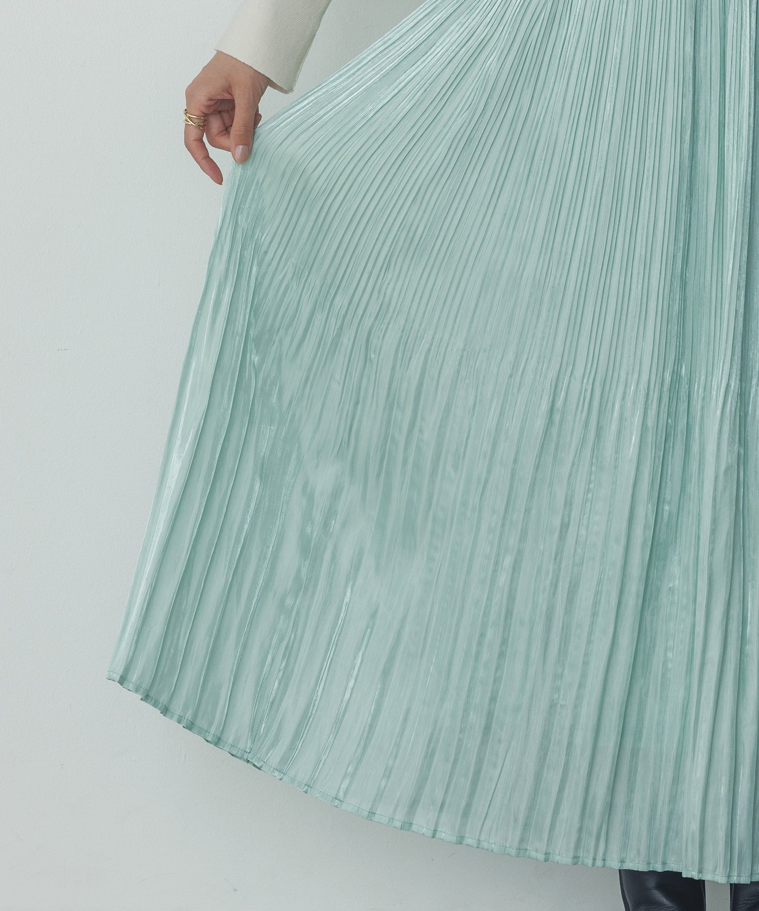 サテンランダムプリーツスカート