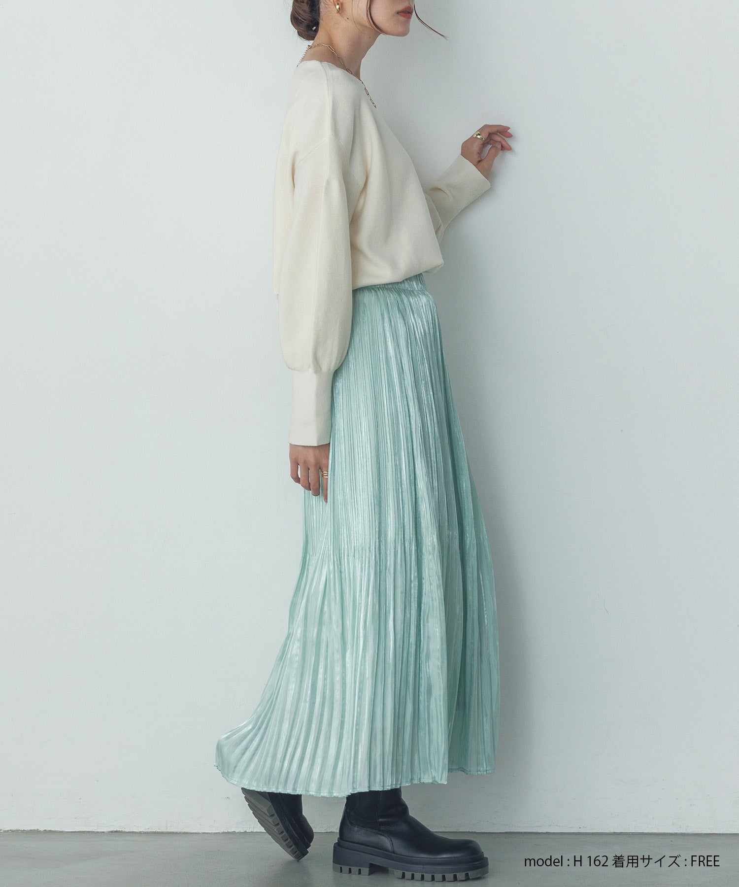 サテンランダムプリーツスカート