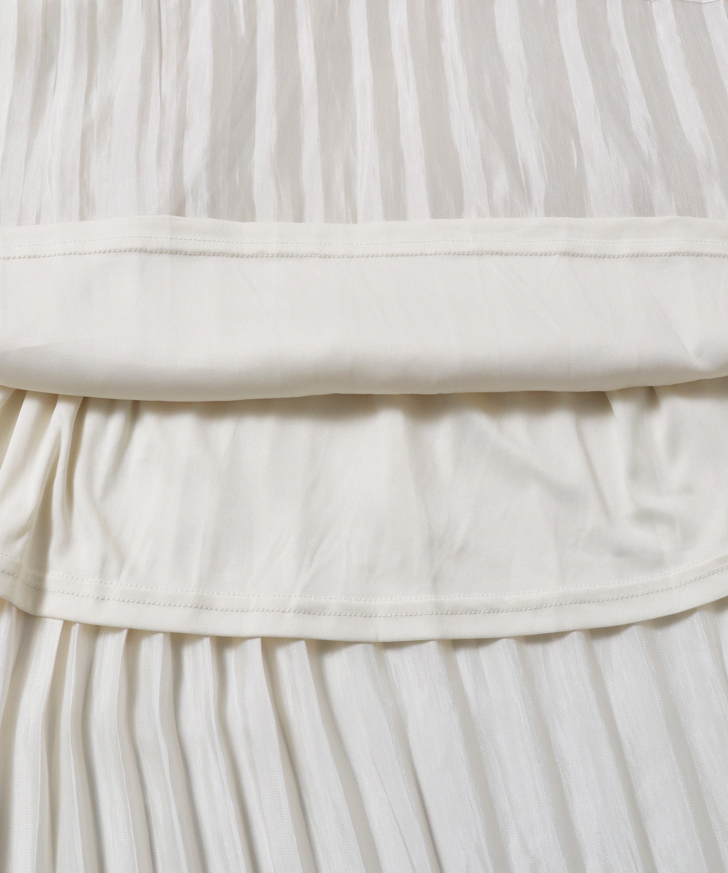 サテンランダムプリーツスカート