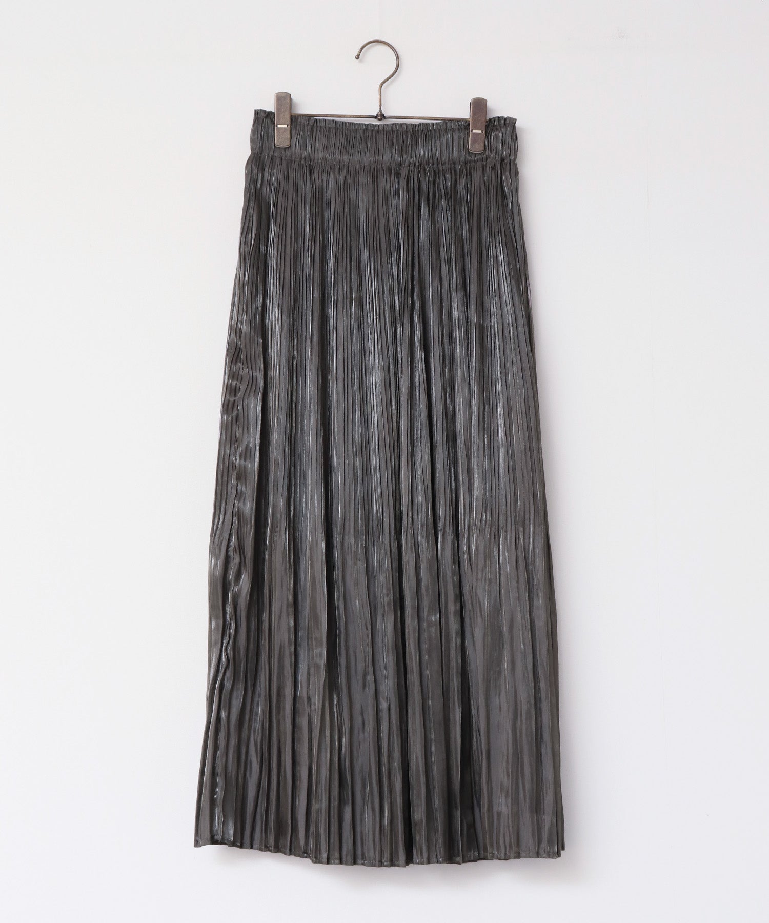 サテンランダムプリーツスカート