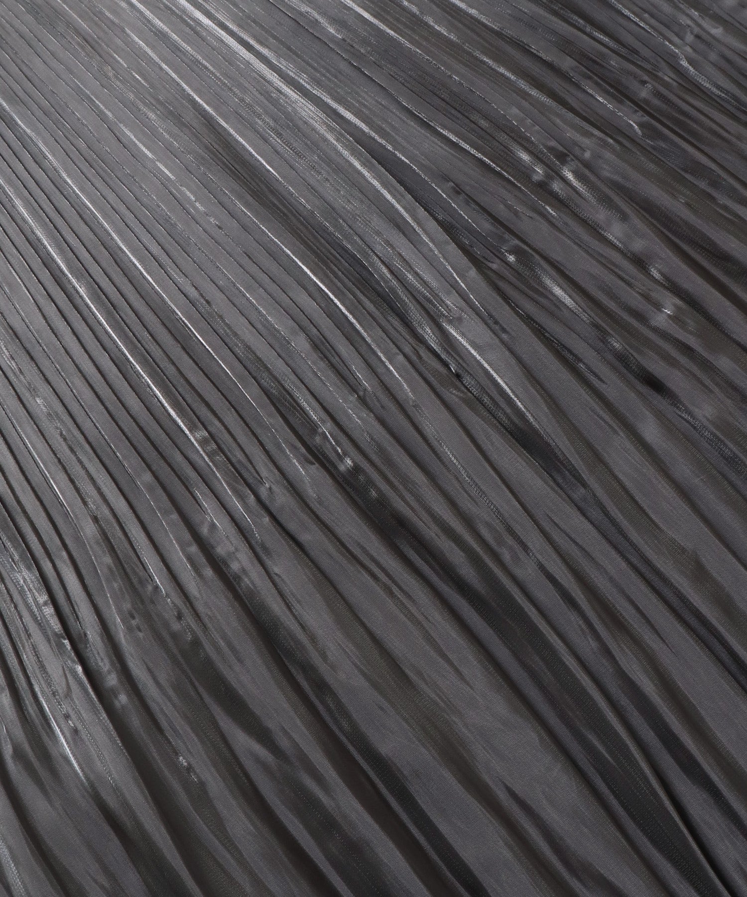 サテンランダムプリーツスカート