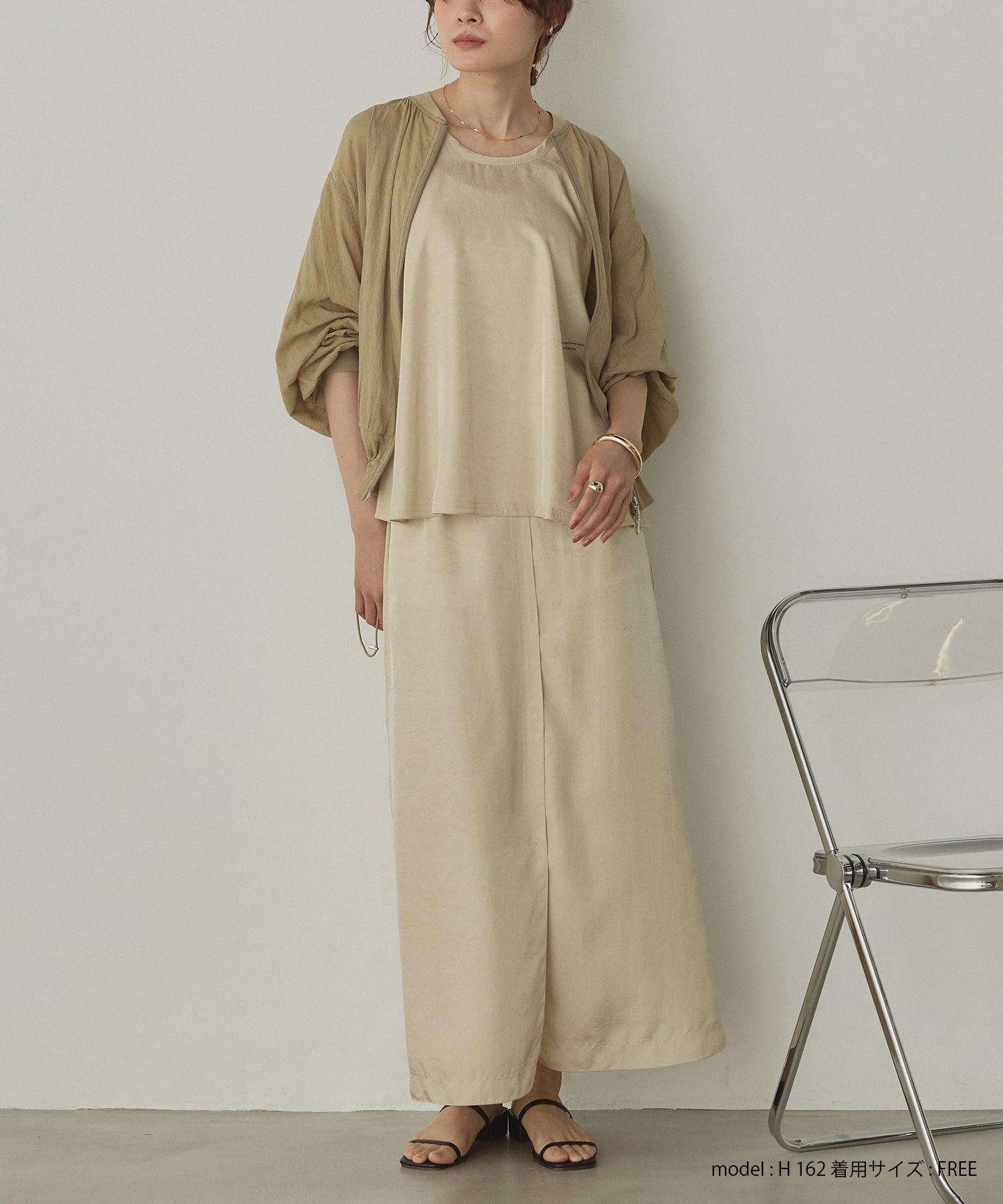 サテン セミフレアスカート