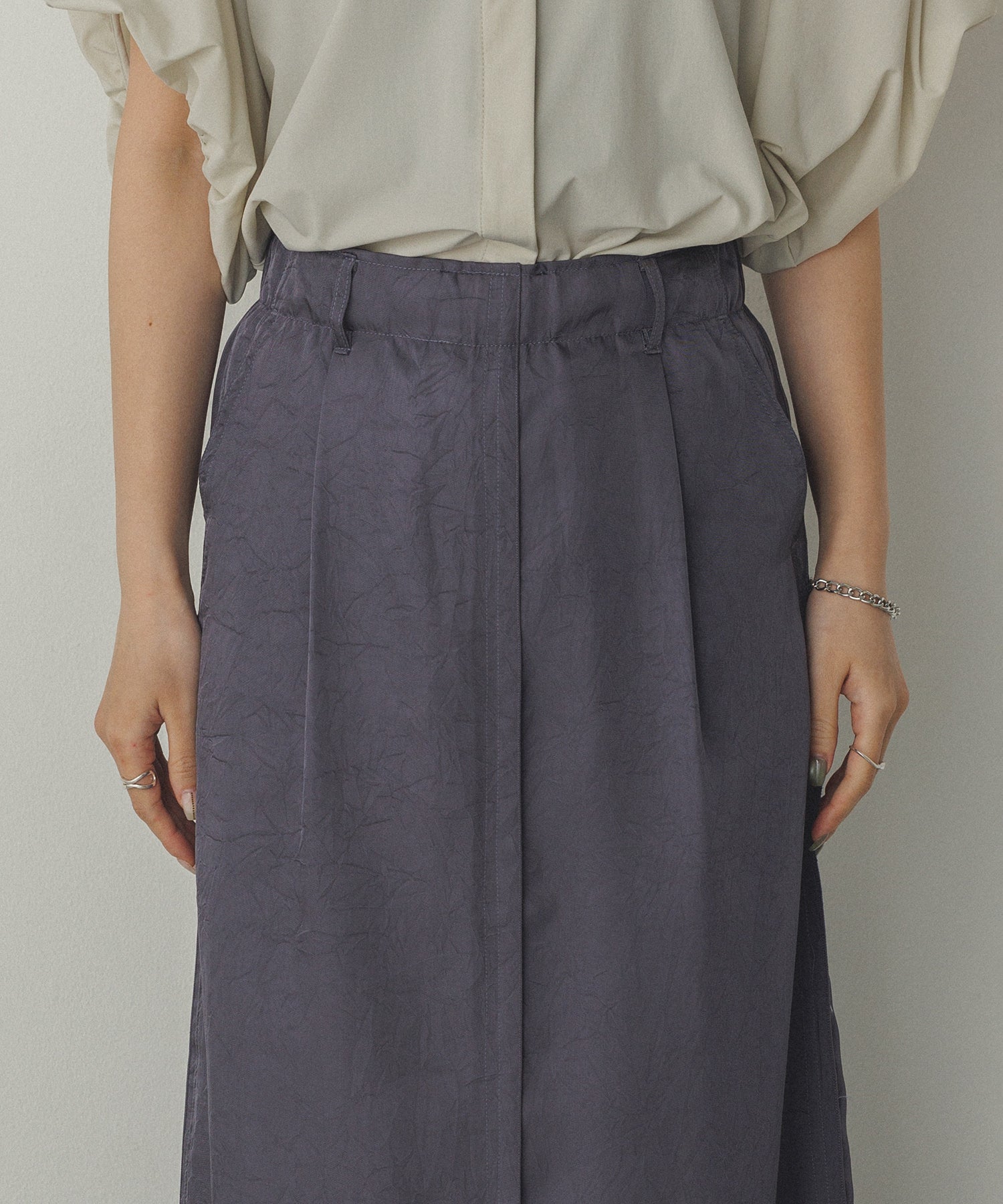 サテン セミフレアスカート