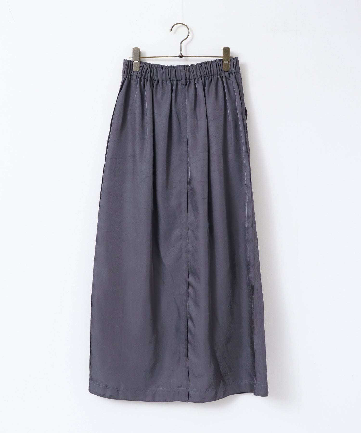 サテン セミフレアスカート