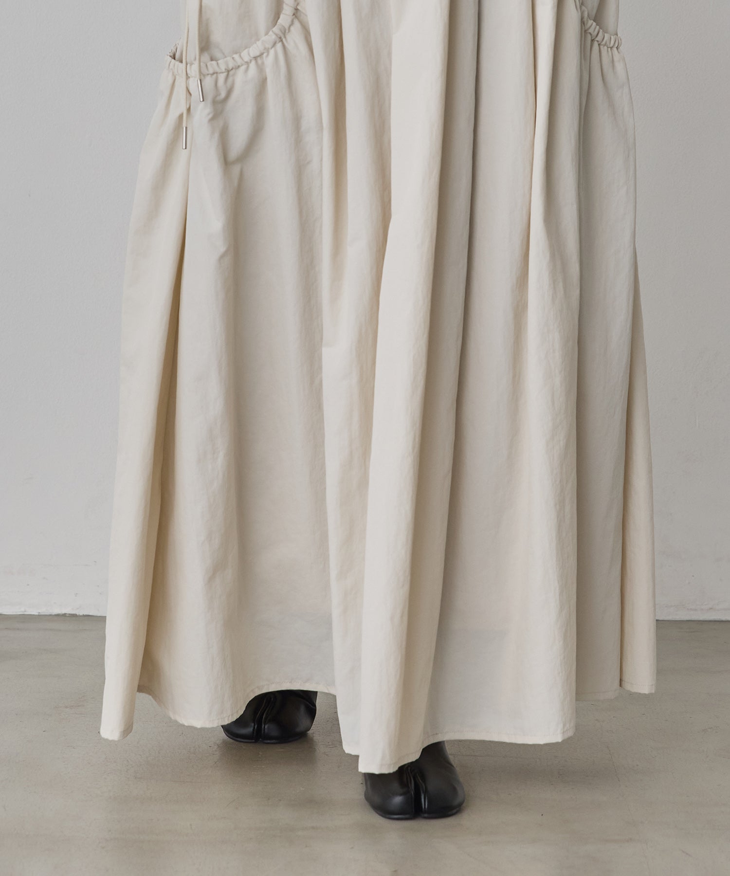 NYLON DESIGN FLARE SKIRT