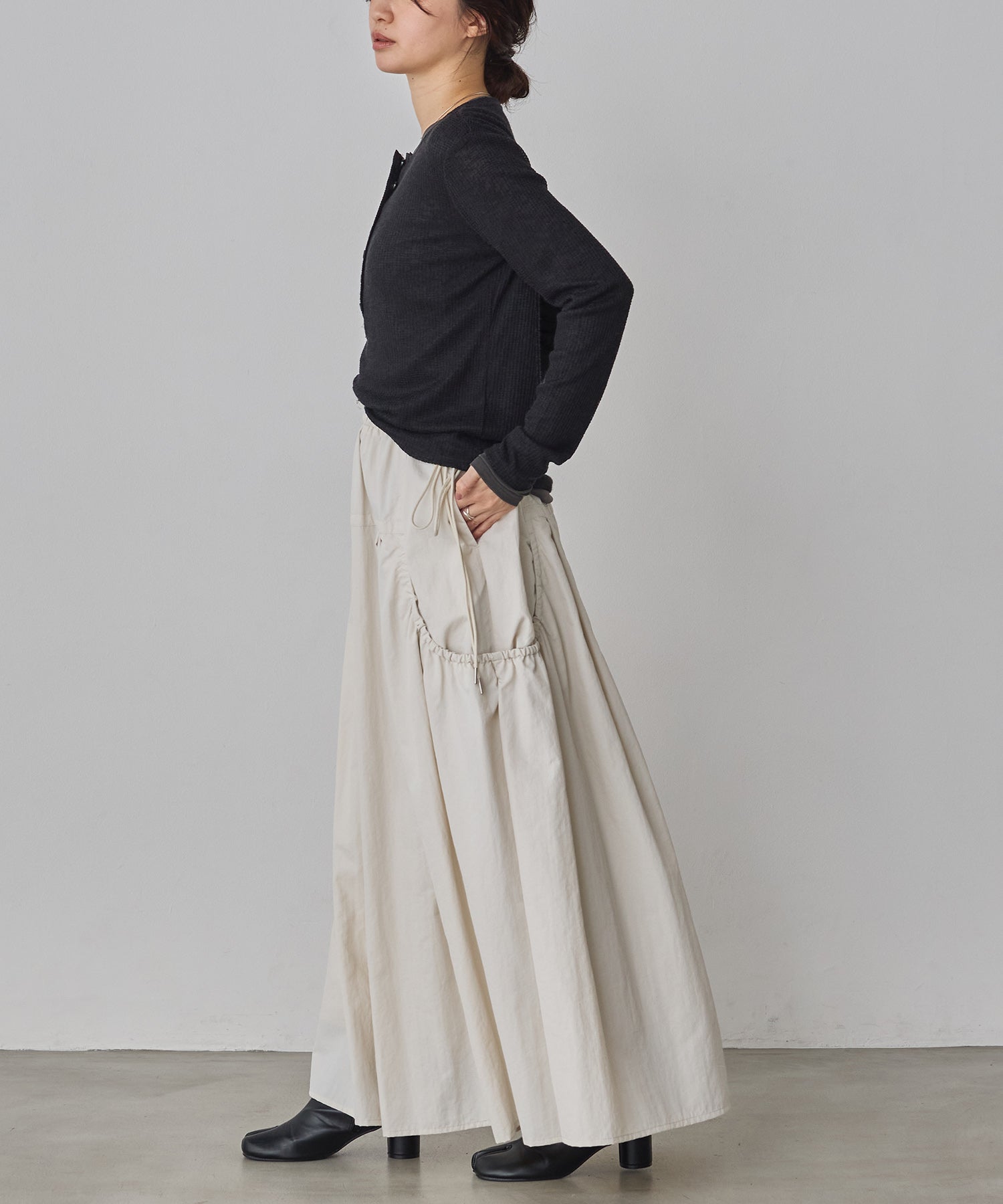 NYLON DESIGN FLARE SKIRT