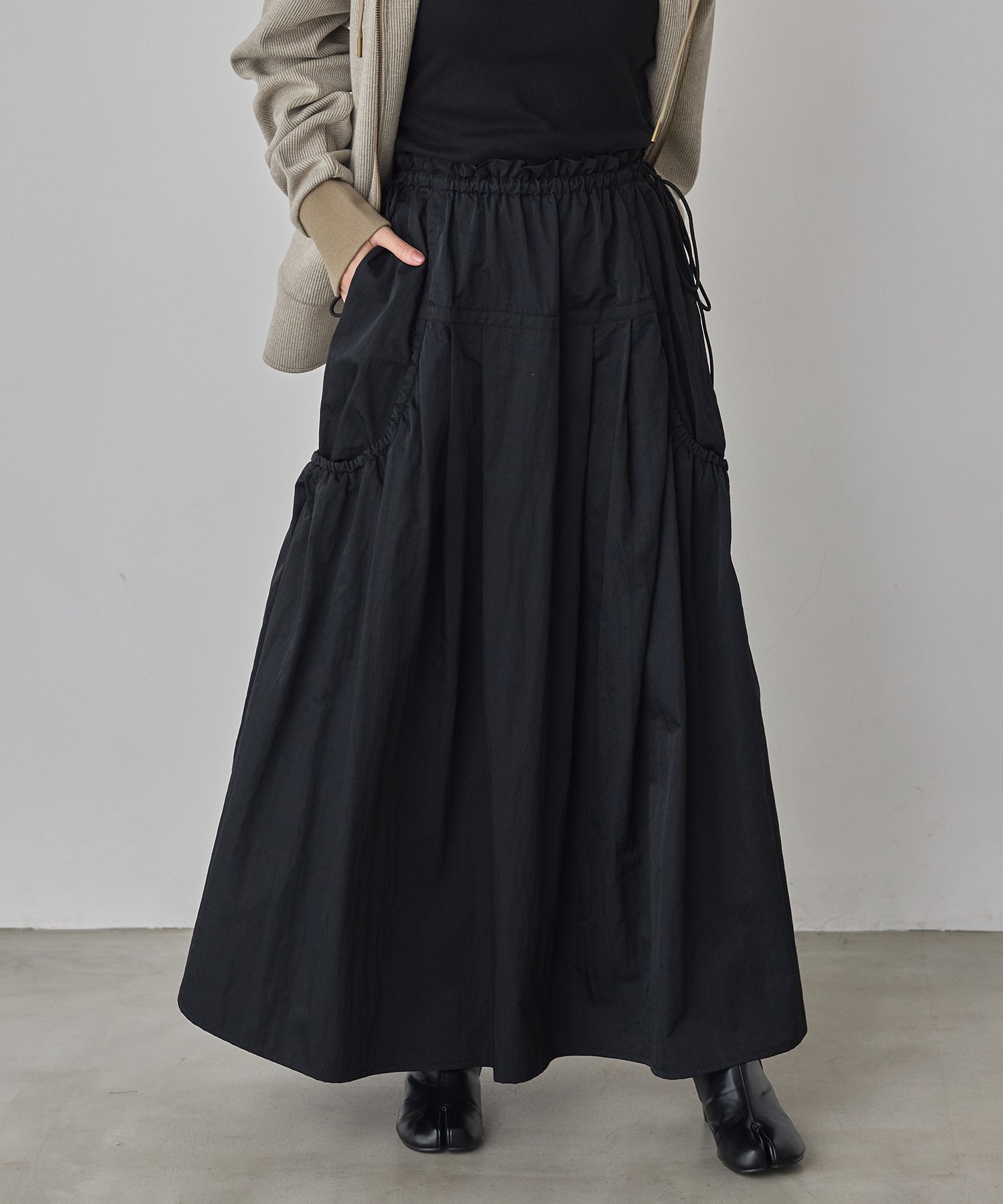 NYLON DESIGN FLARE SKIRT